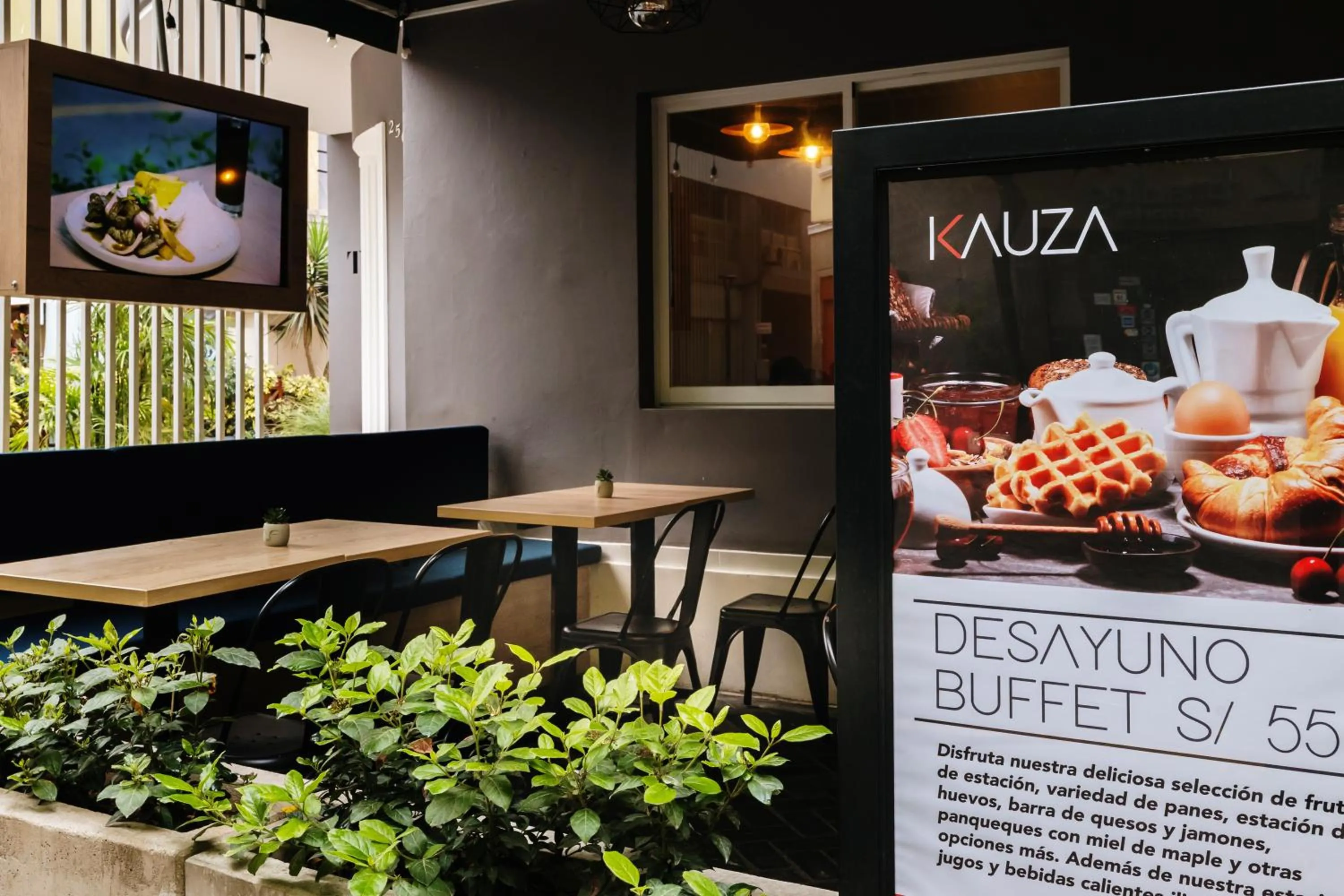 Restaurant/places to eat in TARATA BOUTIQUE HOTEL