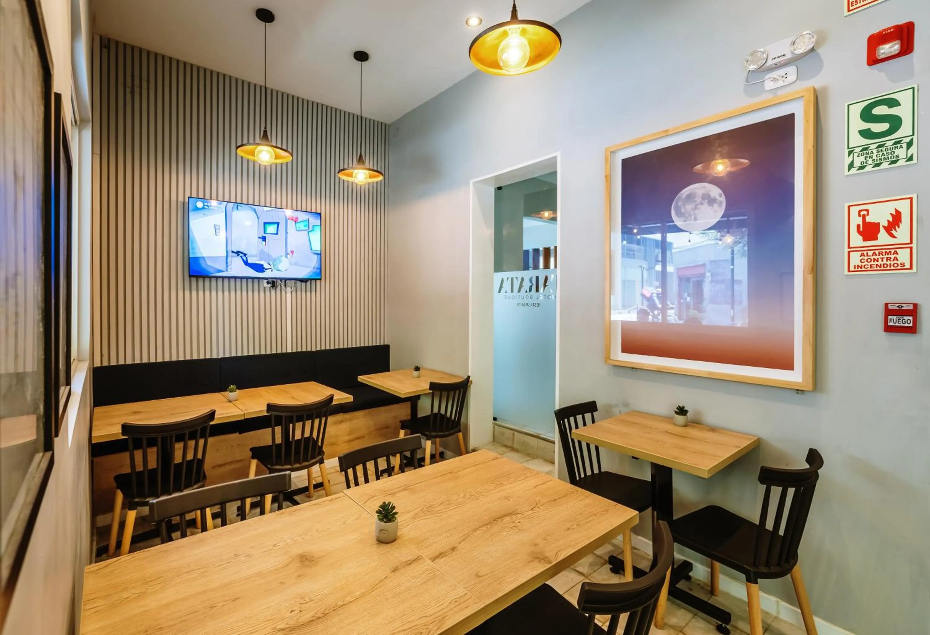 Restaurant/places to eat in TARATA BOUTIQUE HOTEL