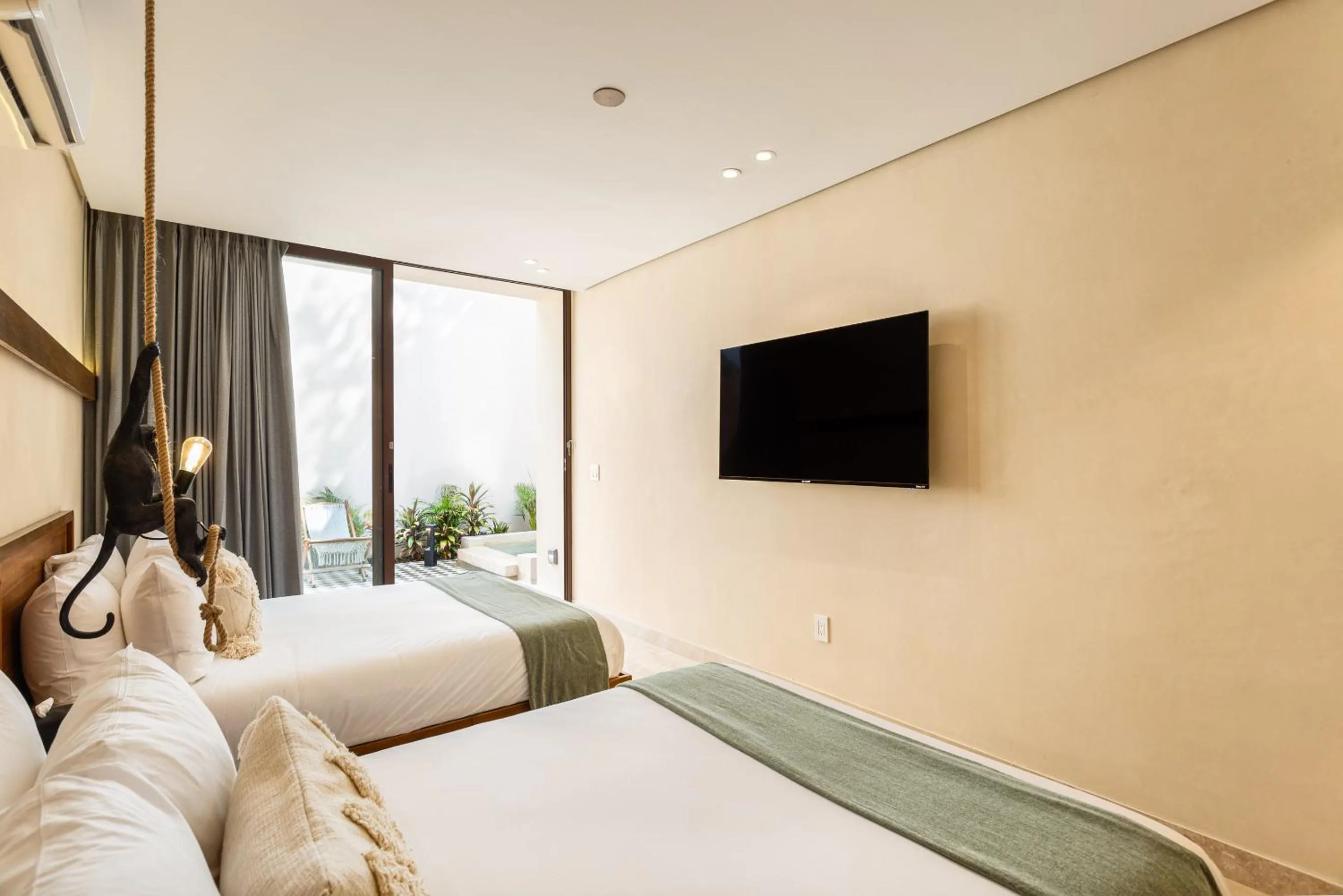 Communal lounge/ TV room, Bed in Collection O Faisano Boutique Luxury Hotel, Tulum Beach