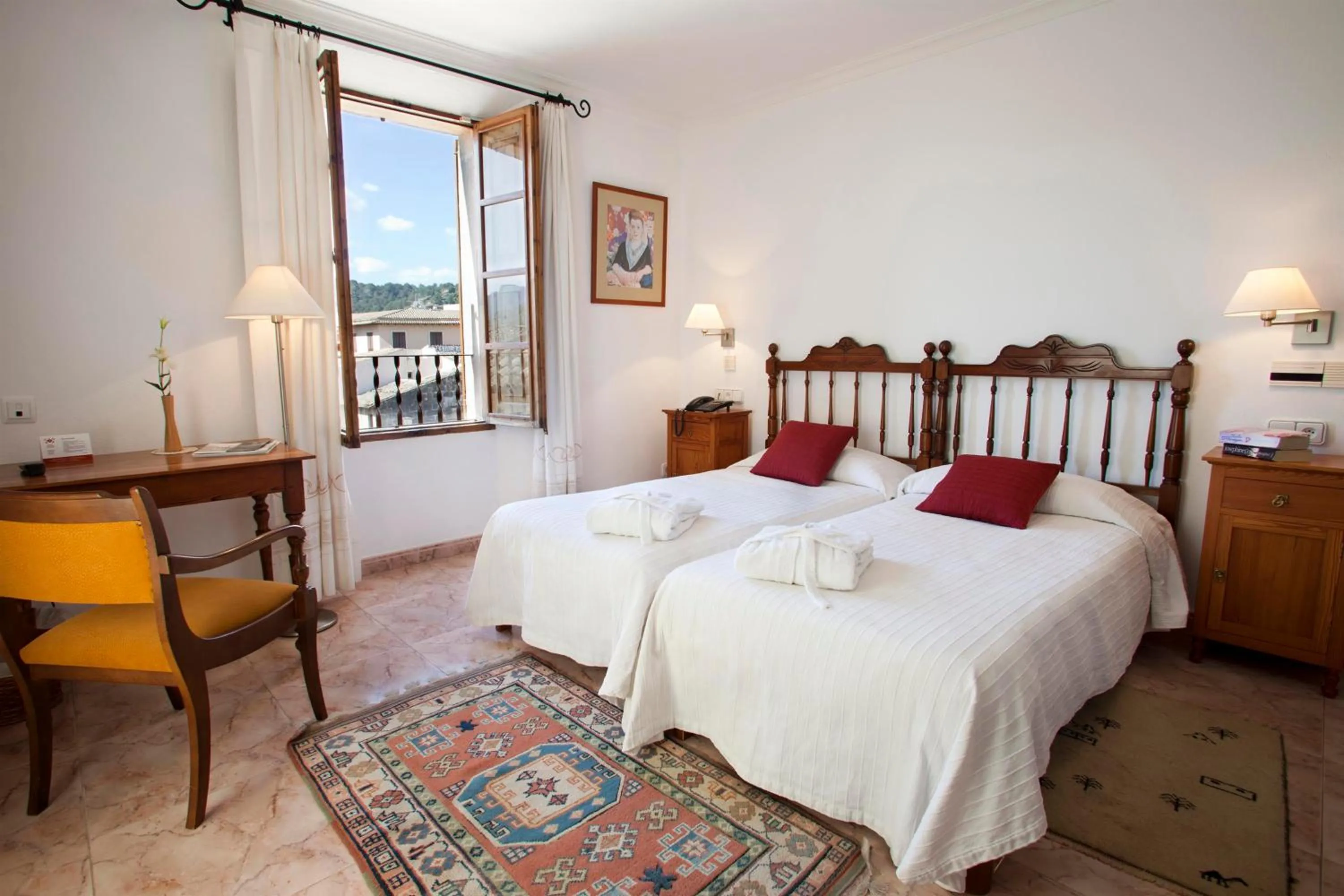 Photo of the whole room, Bed in Juma Historic Hotel