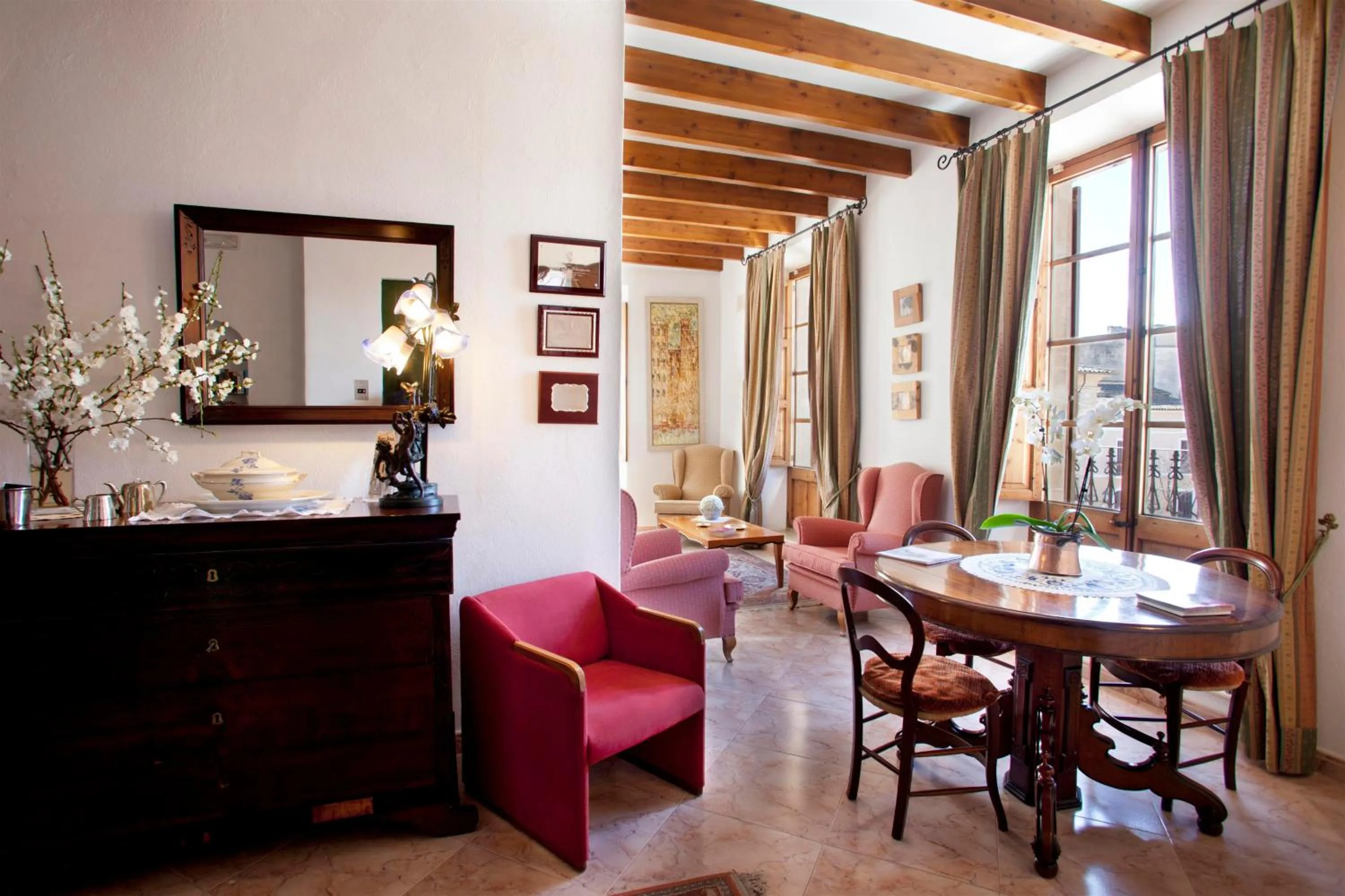 Lobby or reception in Juma Historic Hotel