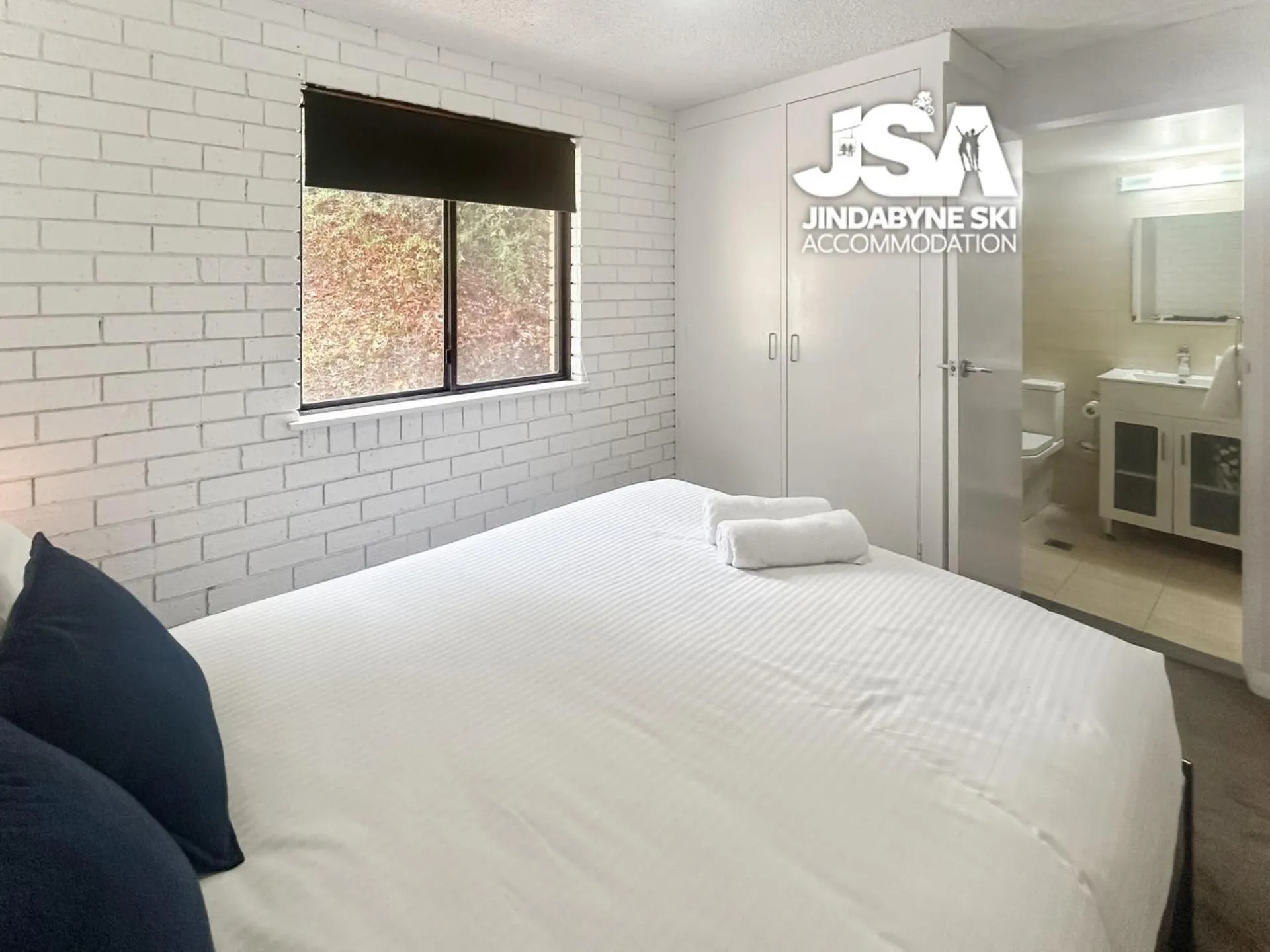 Bed in Silvers 1
