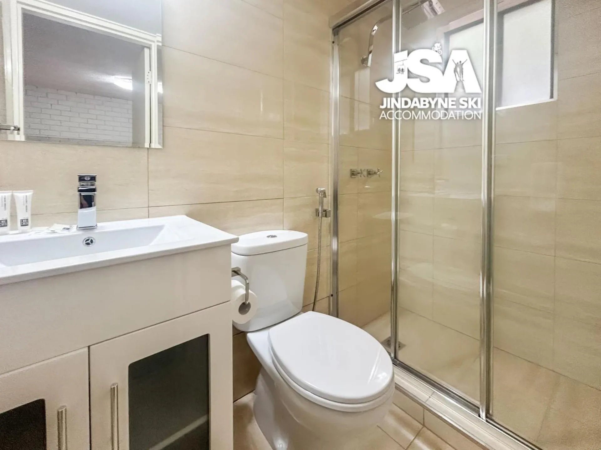 Shower in Silvers 1
