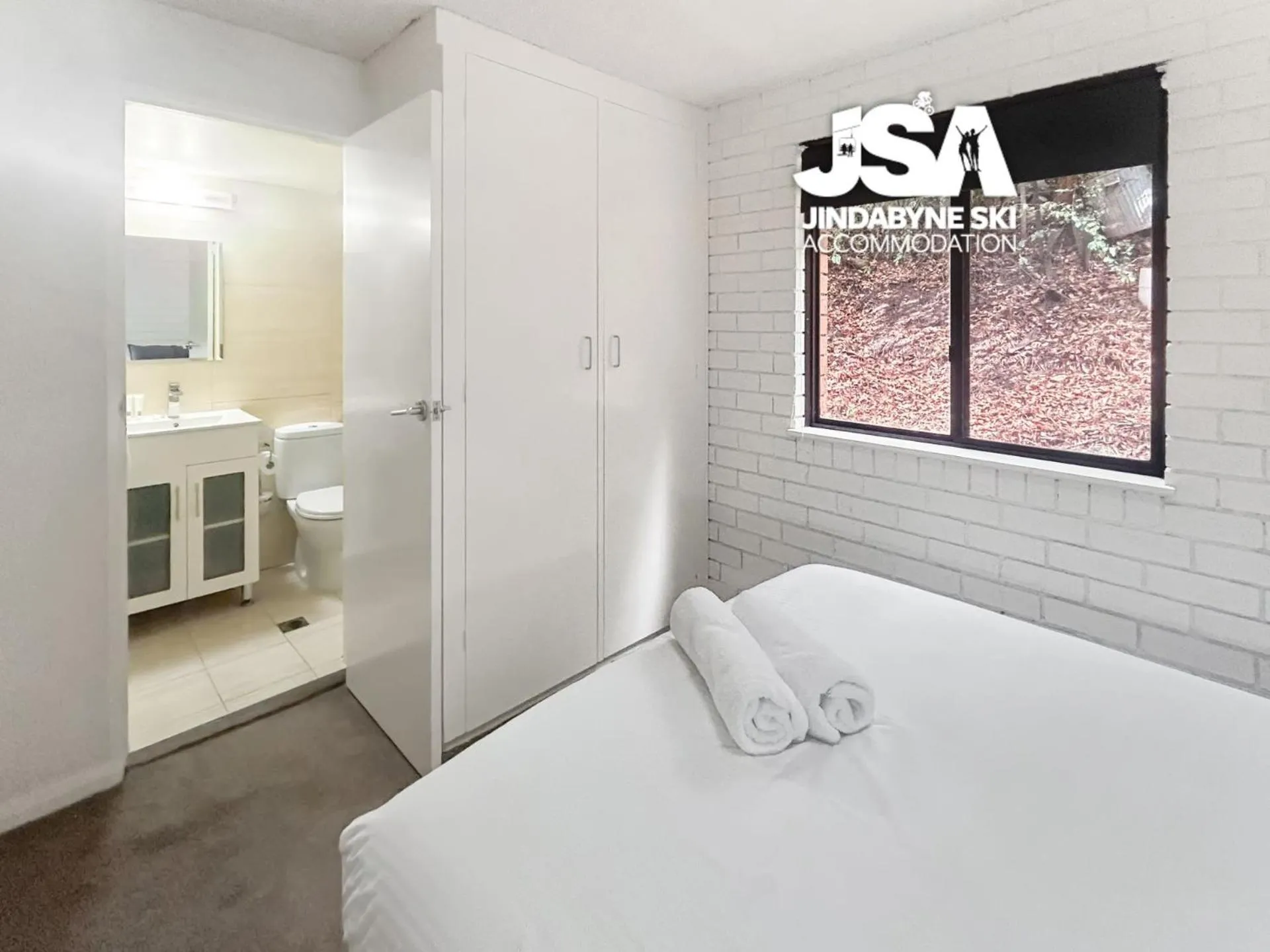 Shower in Silvers 1