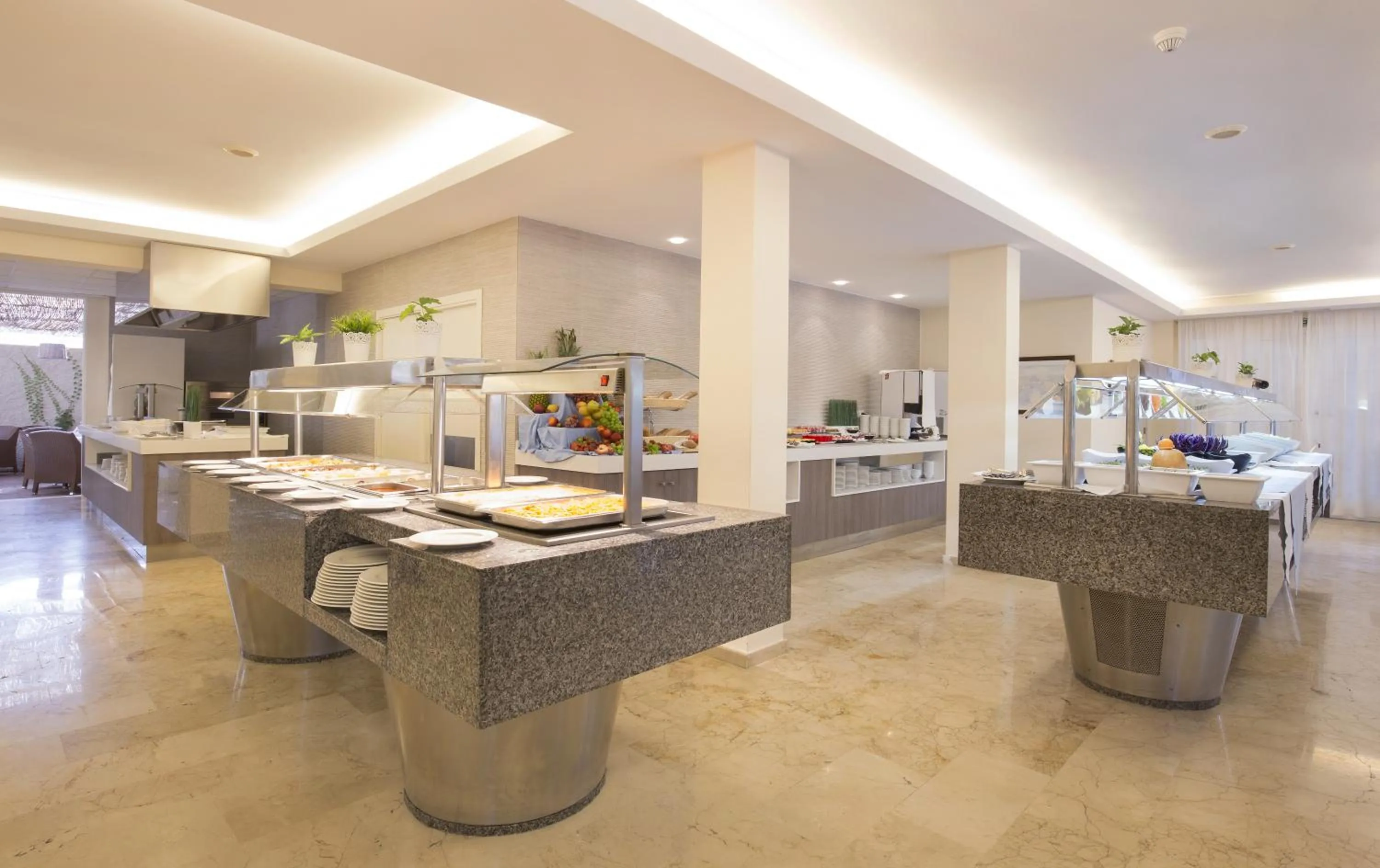 Restaurant/places to eat in Canyamel Sun Suites Hotel