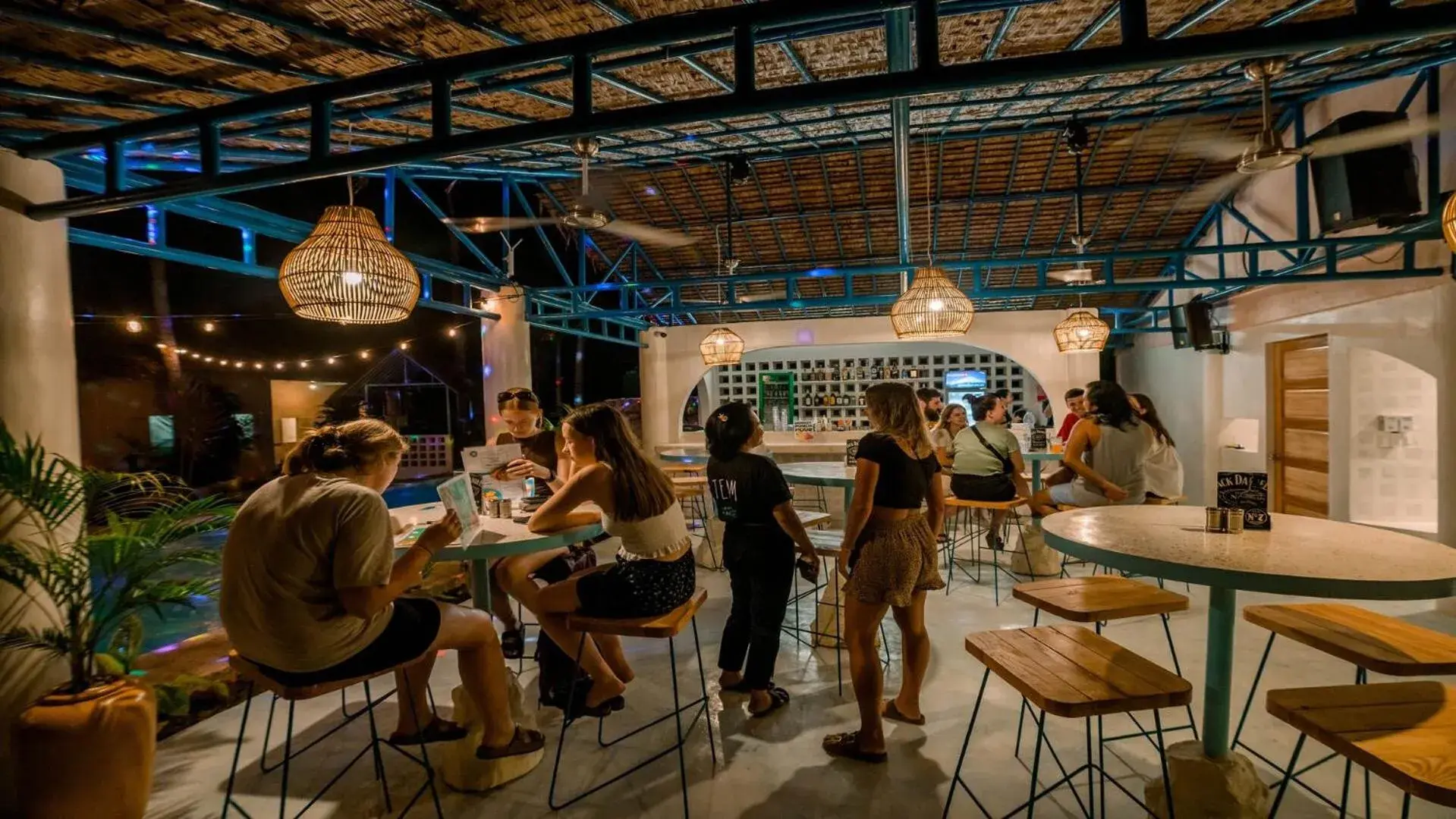 Restaurant/places to eat in Mad Monkey Panglao Restaurant/places to eat in Mad Monkey Panglao