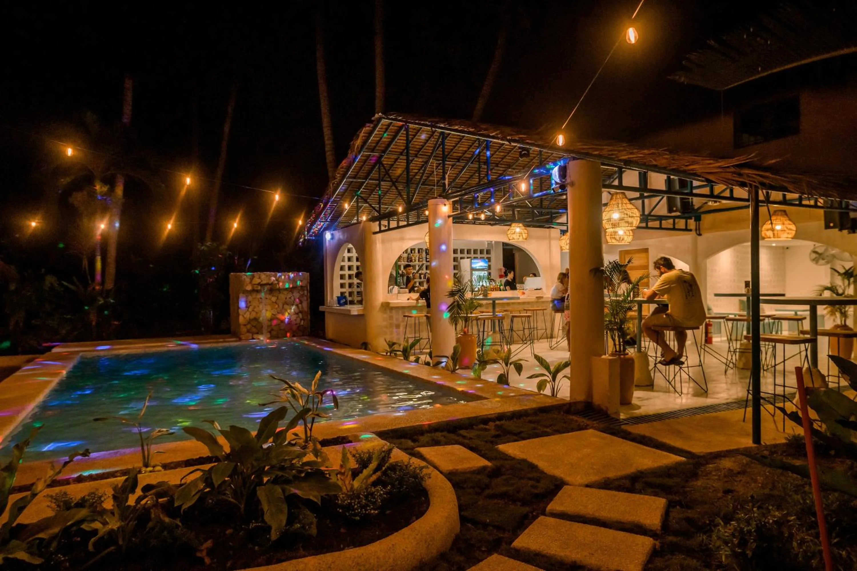 Swimming pool in Mad Monkey Panglao