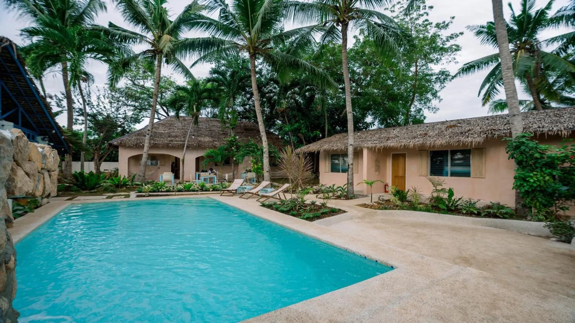 Swimming pool in Mad Monkey Panglao