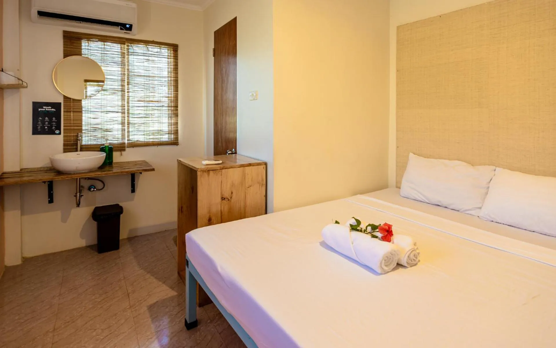 Bed in Mad Monkey Panglao