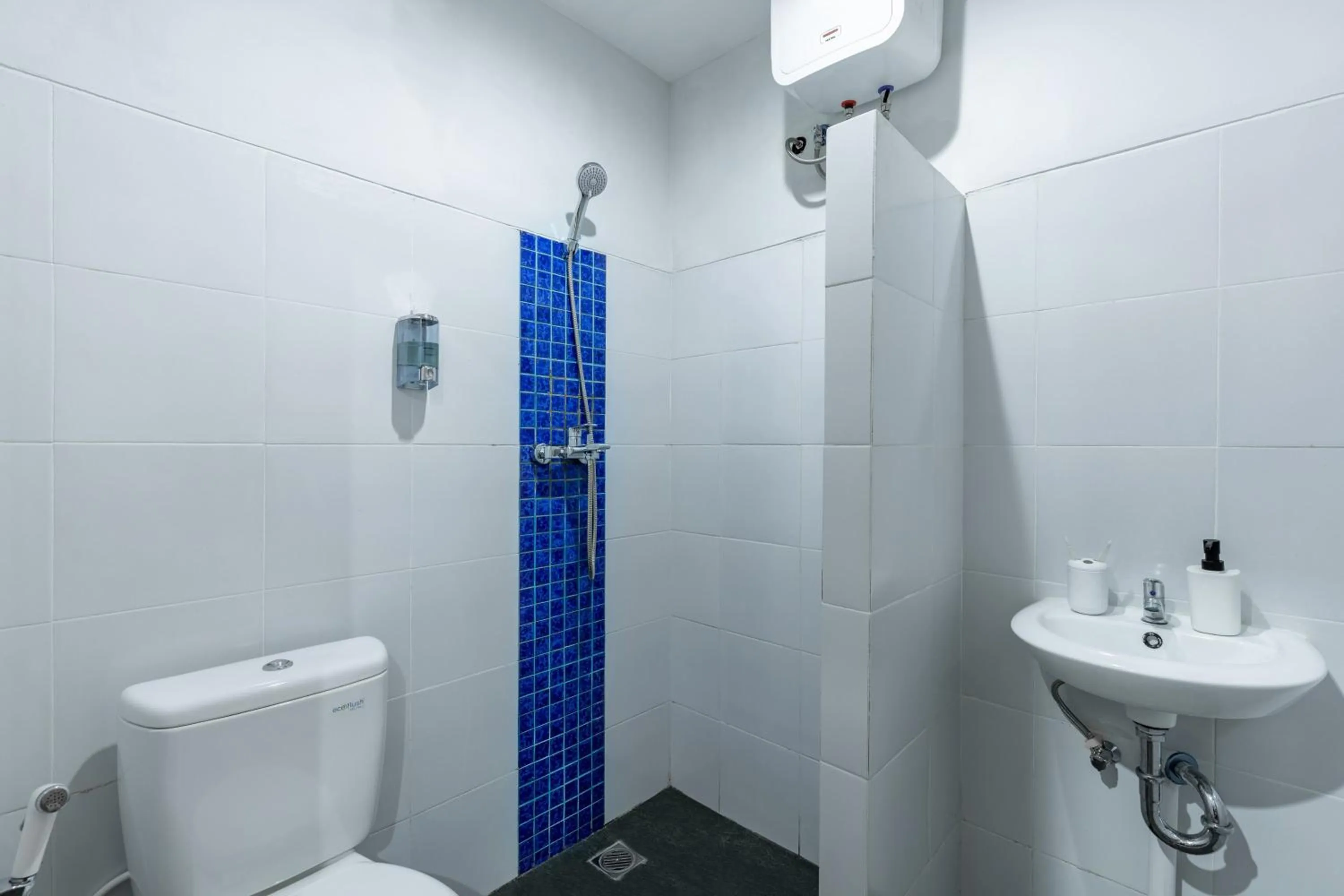 Bathroom in Cove Matahari Guesthouse Sunset