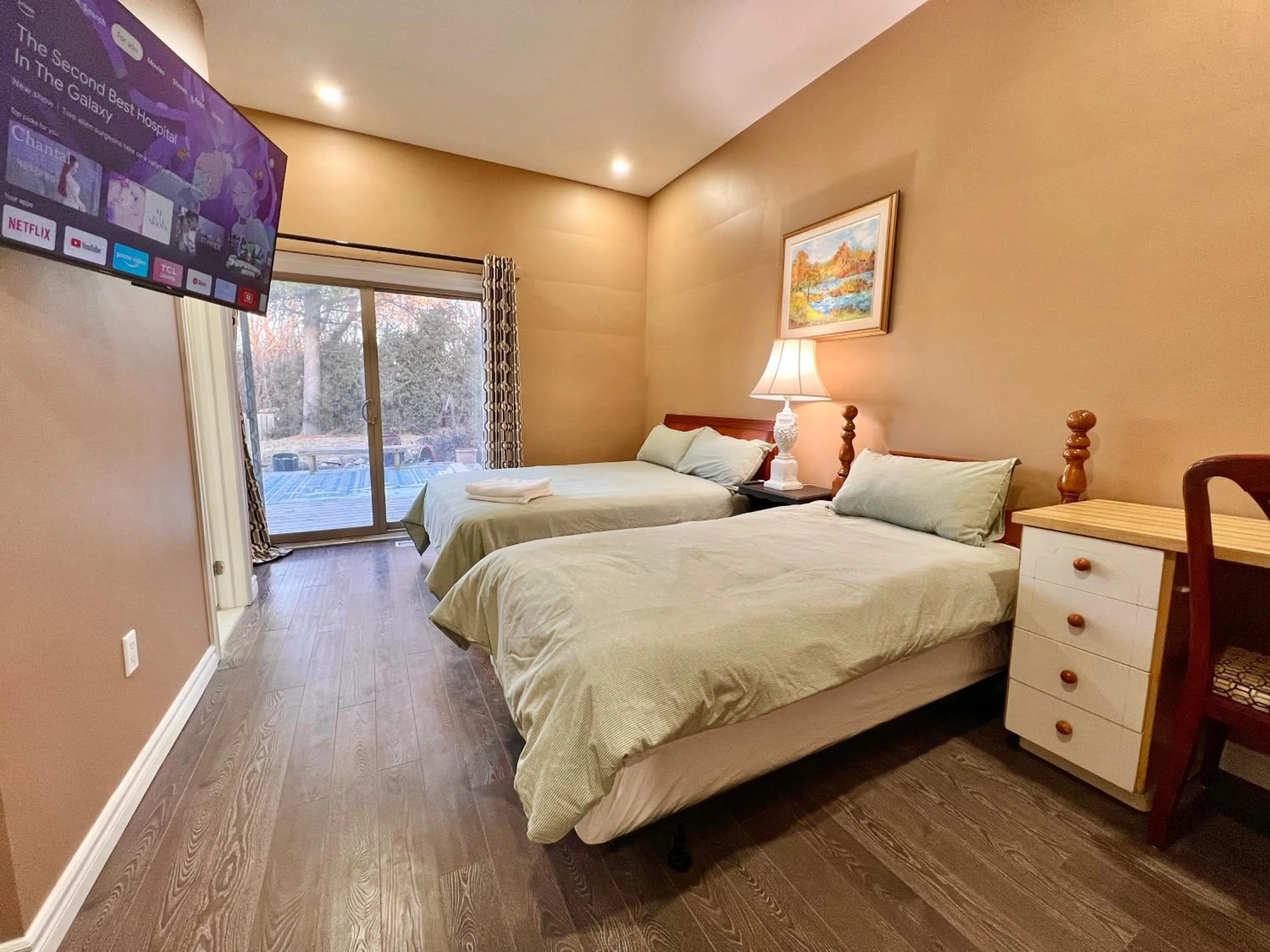 Deluxe Triple Room in Newly Renovated Home in Central Aurora
