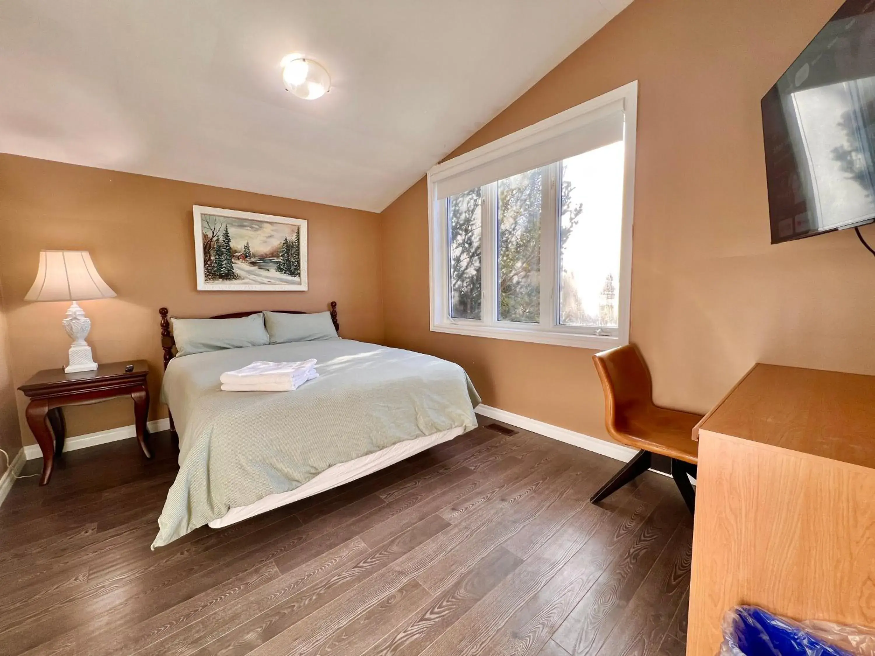 Deluxe Queen Room in Newly Renovated Home in Central Aurora Deluxe Queen Room in Newly Renovated Home in Central Aurora