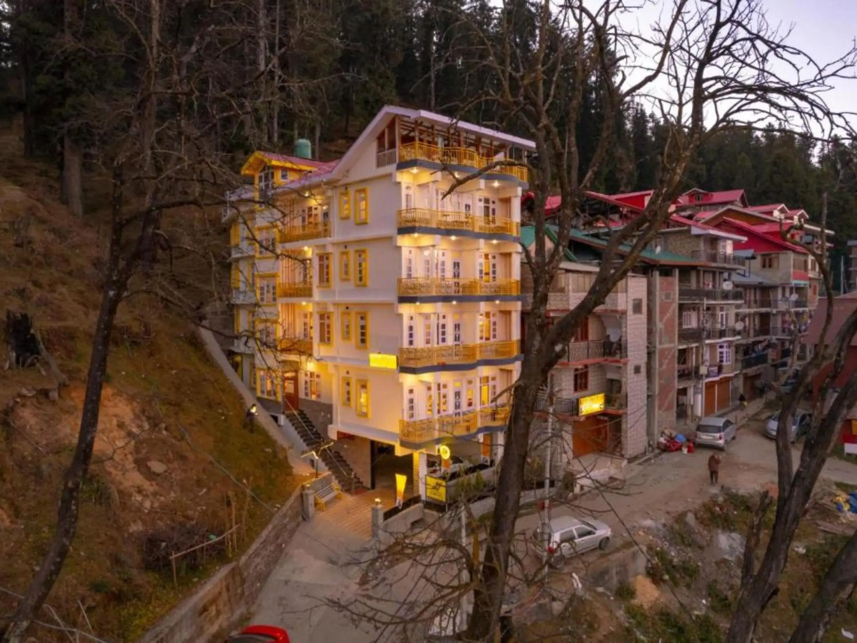 Property building in The Hosteller Narkanda Property building in The Hosteller Narkanda