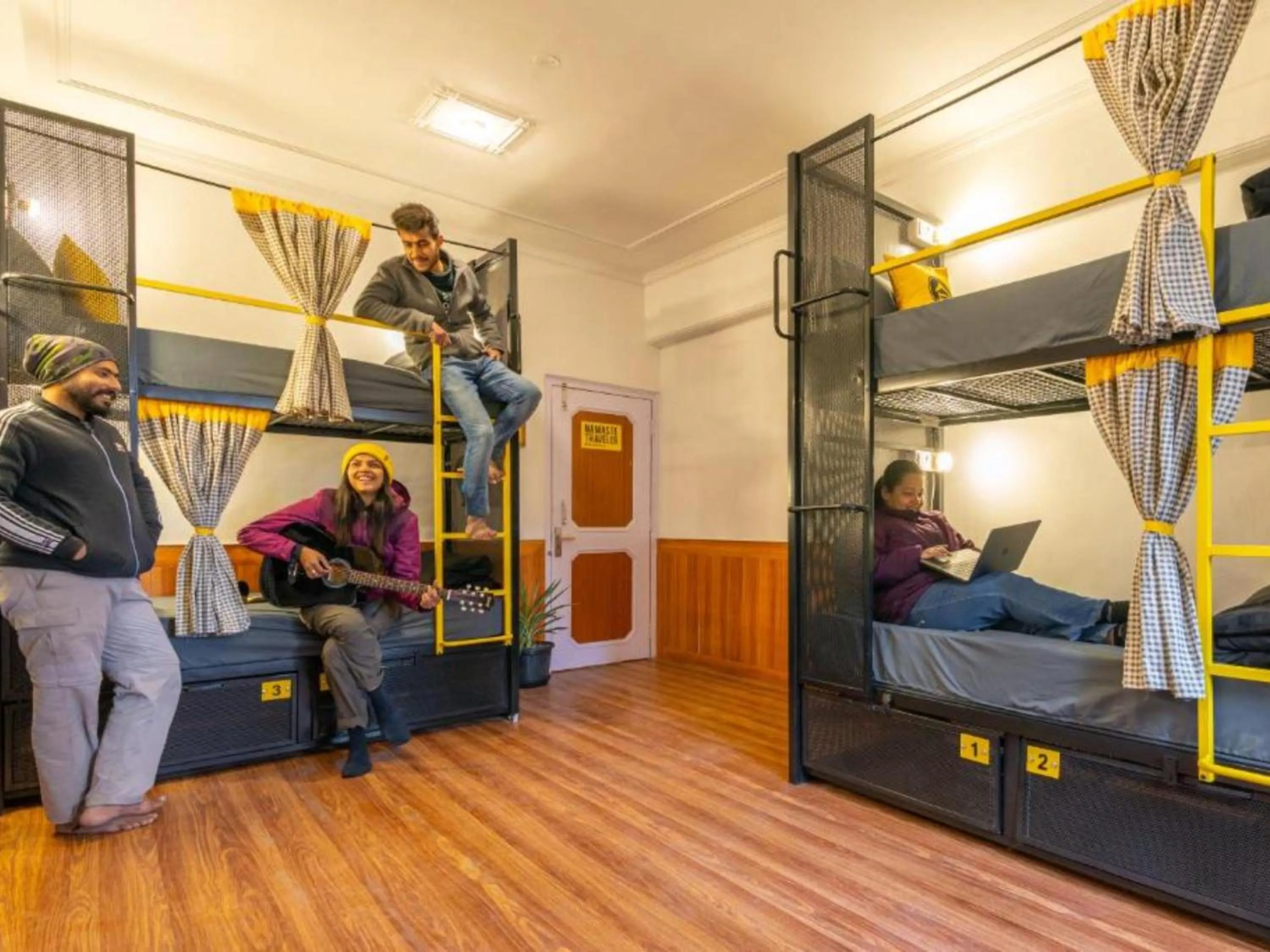 Bed in The Hosteller Narkanda