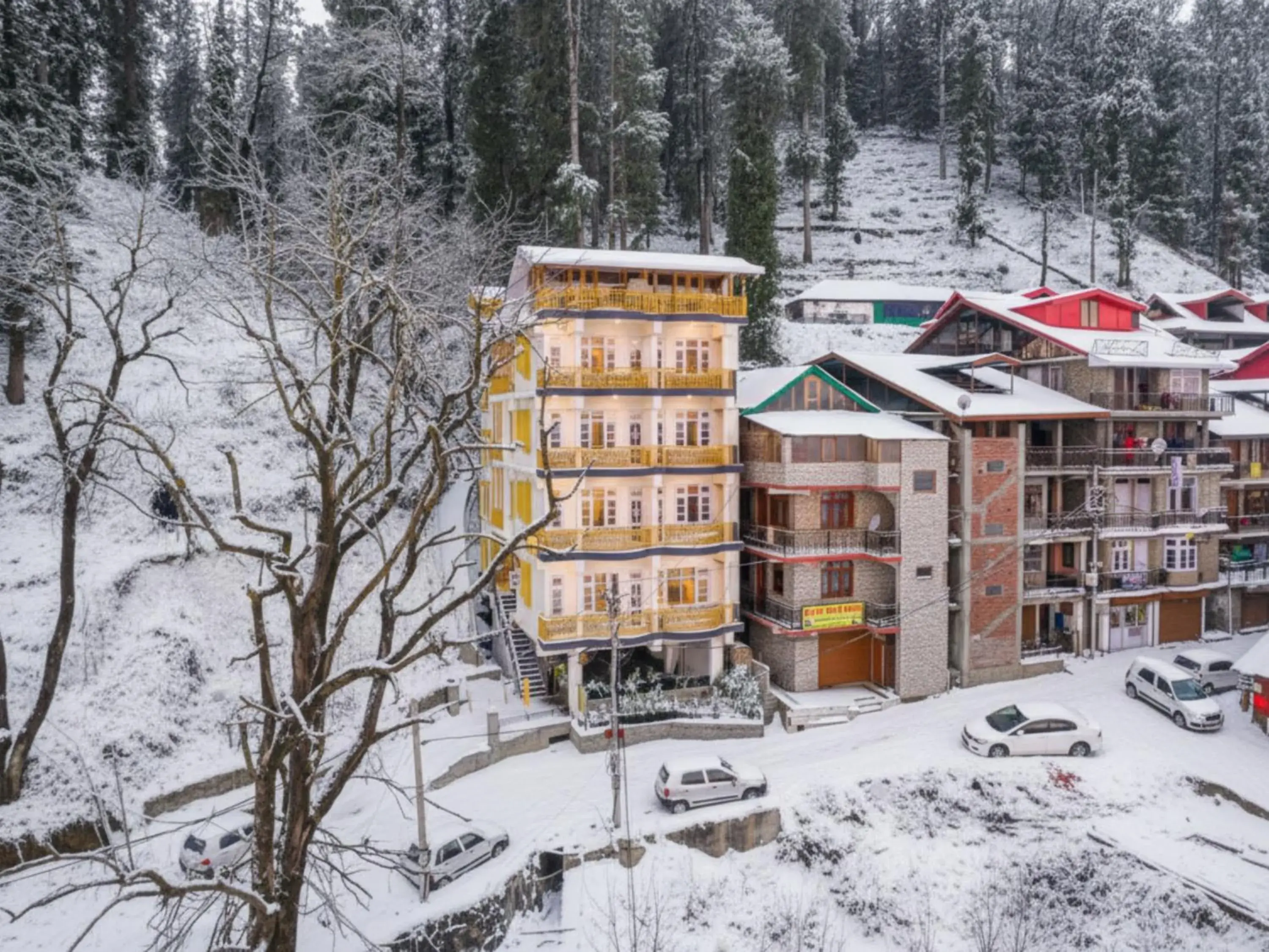 Property building in The Hosteller Narkanda Property building in The Hosteller Narkanda