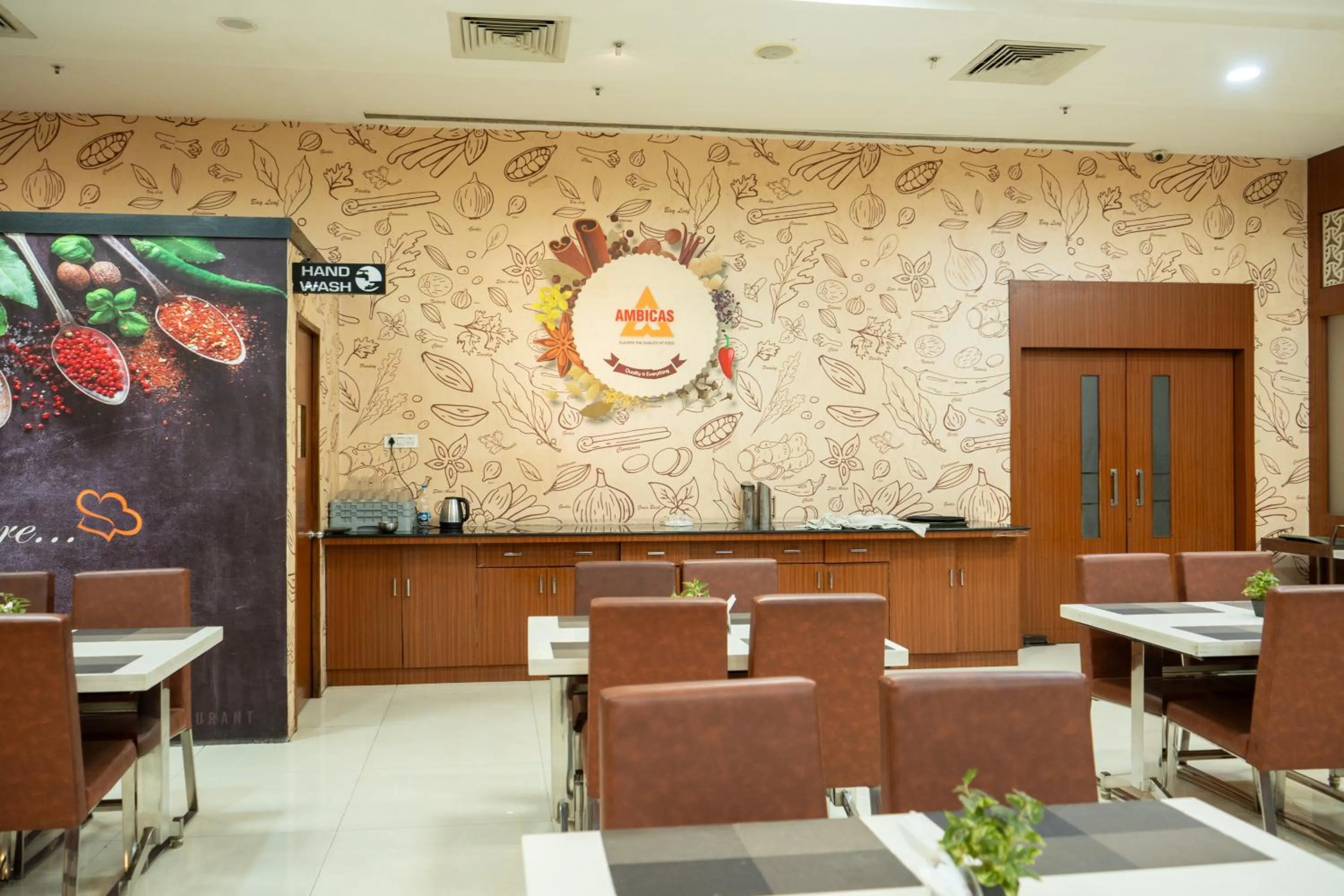 Restaurant/places to eat in Hotel Ambicas Grand