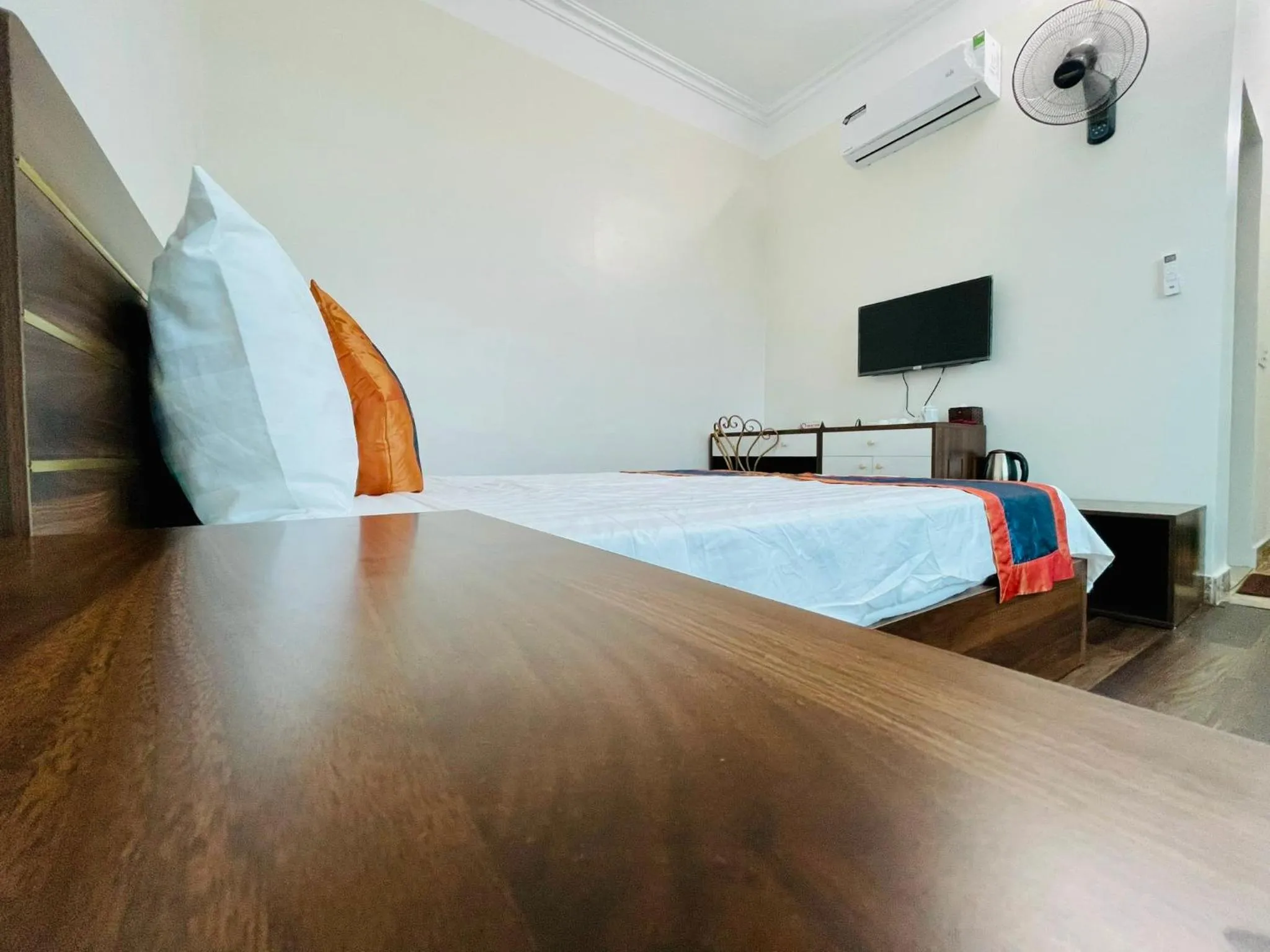 Bedroom, Bed in Khách Sạn Cao Sơn Cẩm Phả