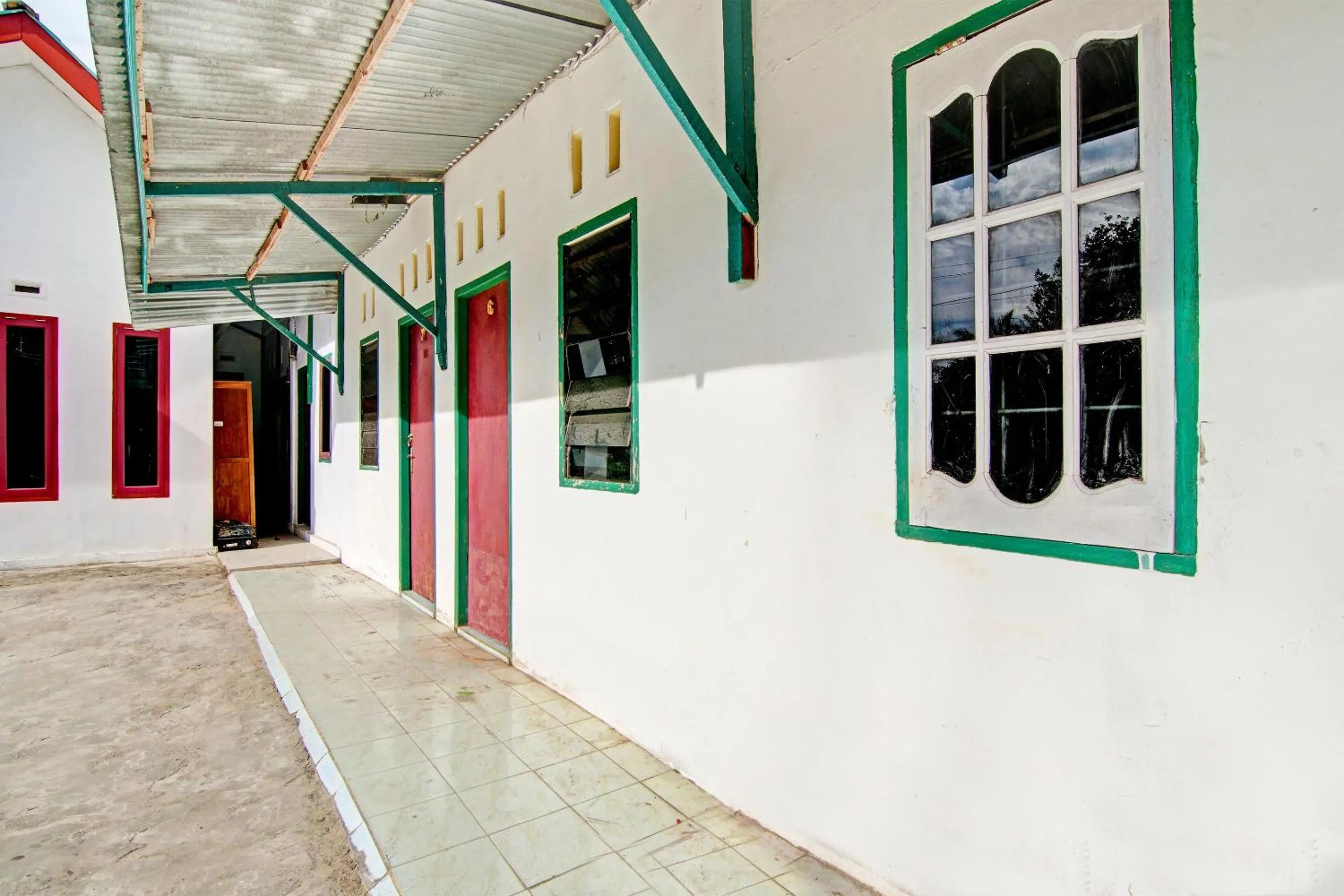 Lobby or reception in SPOT ON 91950 Guest House TekNong Syariah