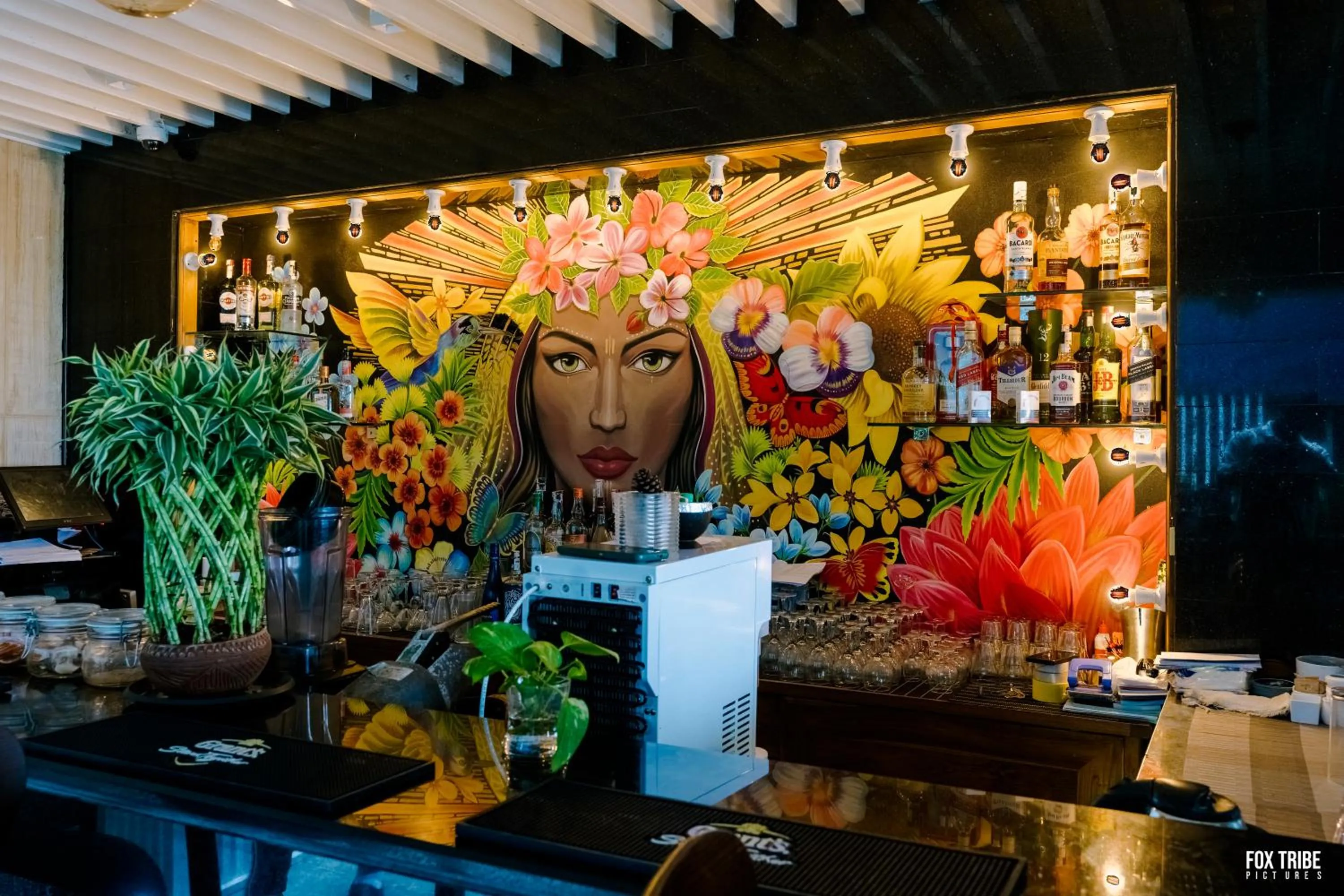 Lounge or bar in Earl's Regent Negombo "Golden Shore at Your Door - Find Your Dream Stay"