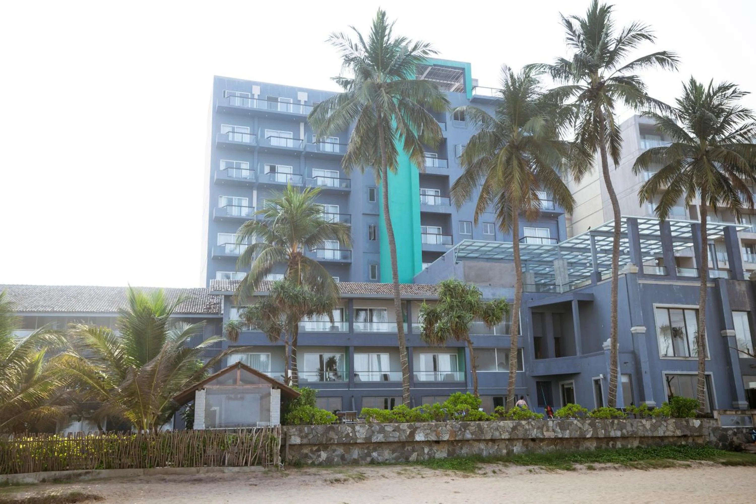 Earl's Regent Negombo "Golden Shore at Your Door - Find Your Dream Stay"