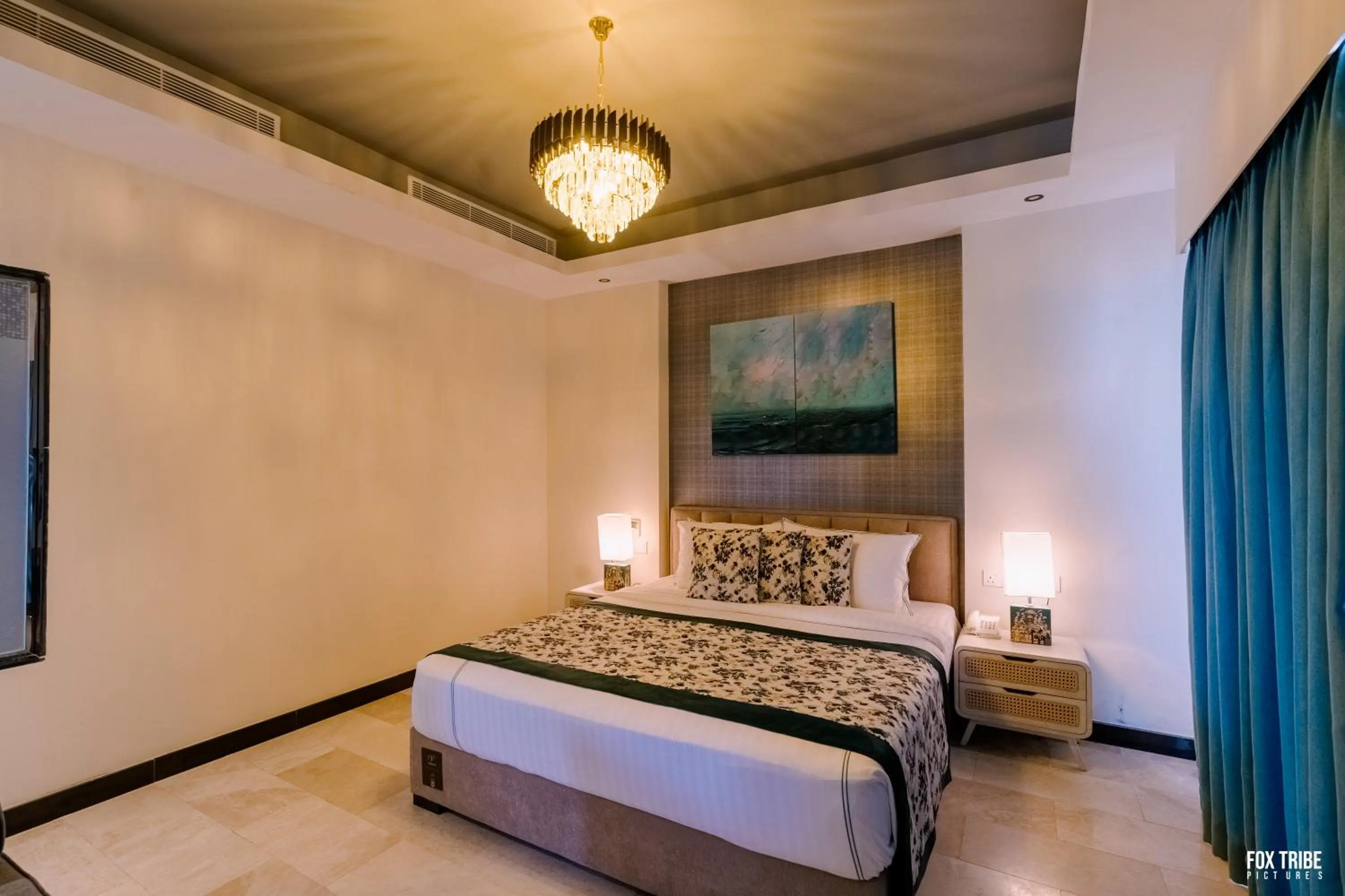 Bed in Earl's Regent Negombo "Golden Shore at Your Door - Find Your Dream Stay"