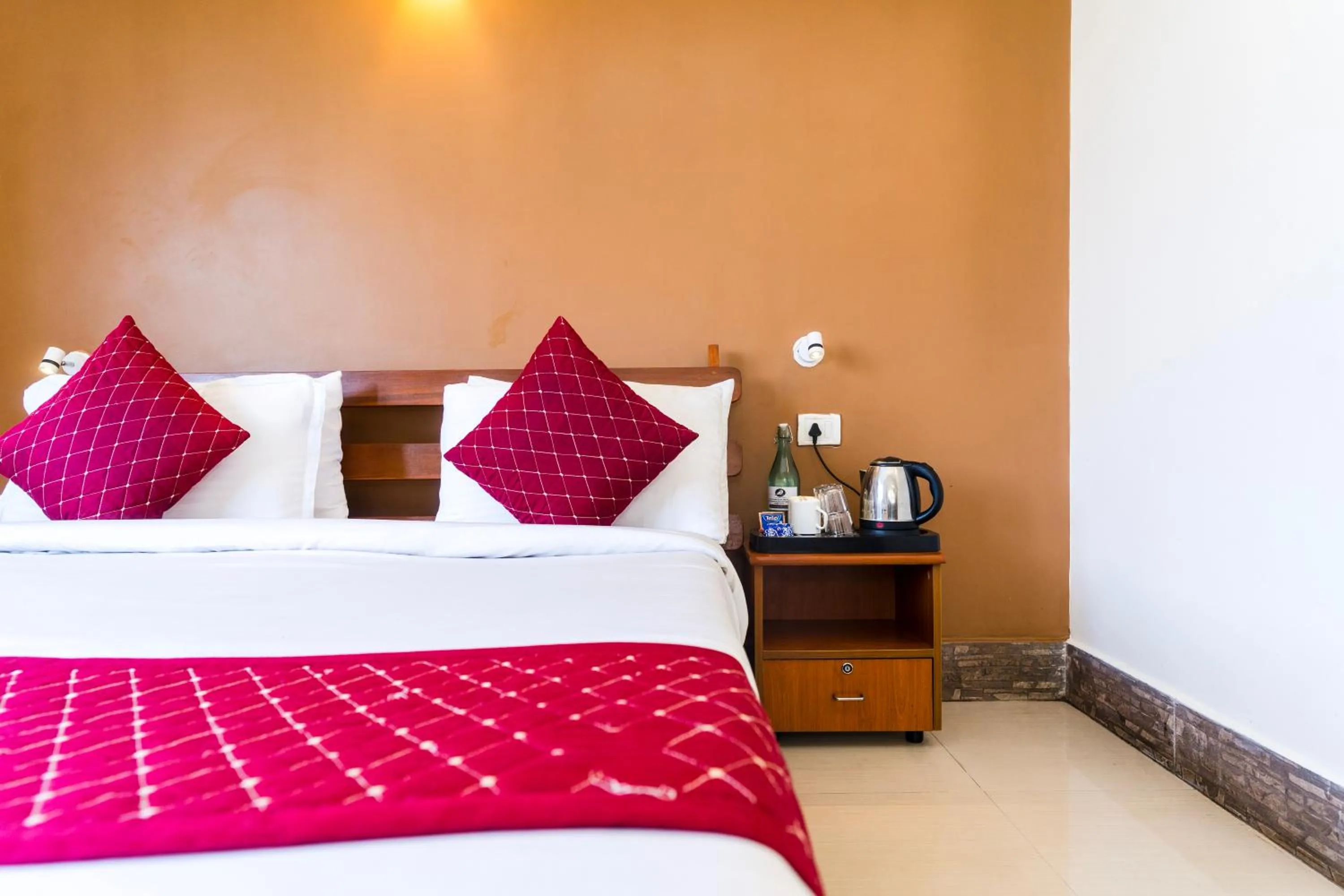 Bed in Sparrow Juniper Tree 2 min walk To Mg Marg