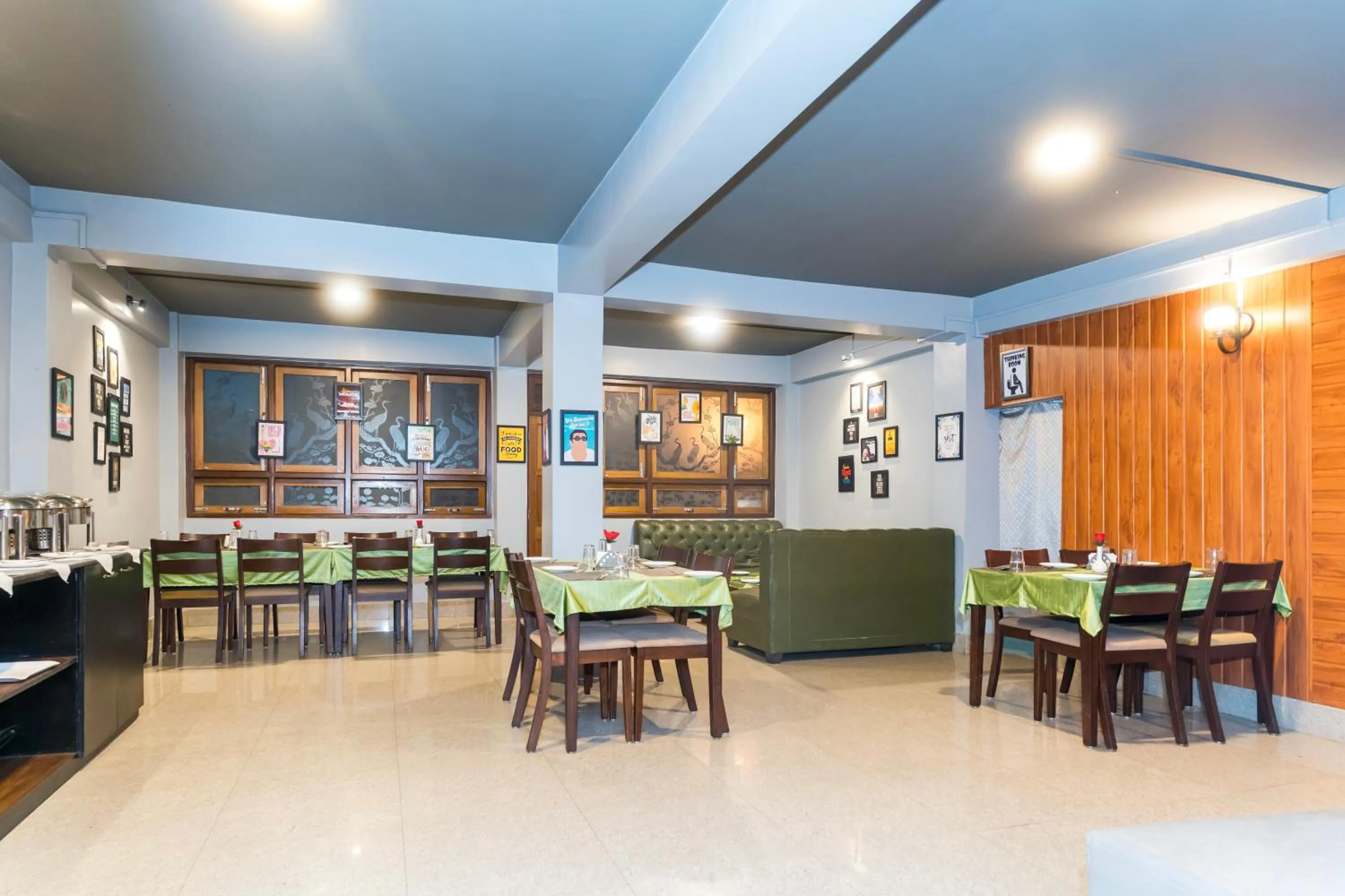 Restaurant/places to eat in Sparrow Juniper Tree 2 min walk To Mg Marg