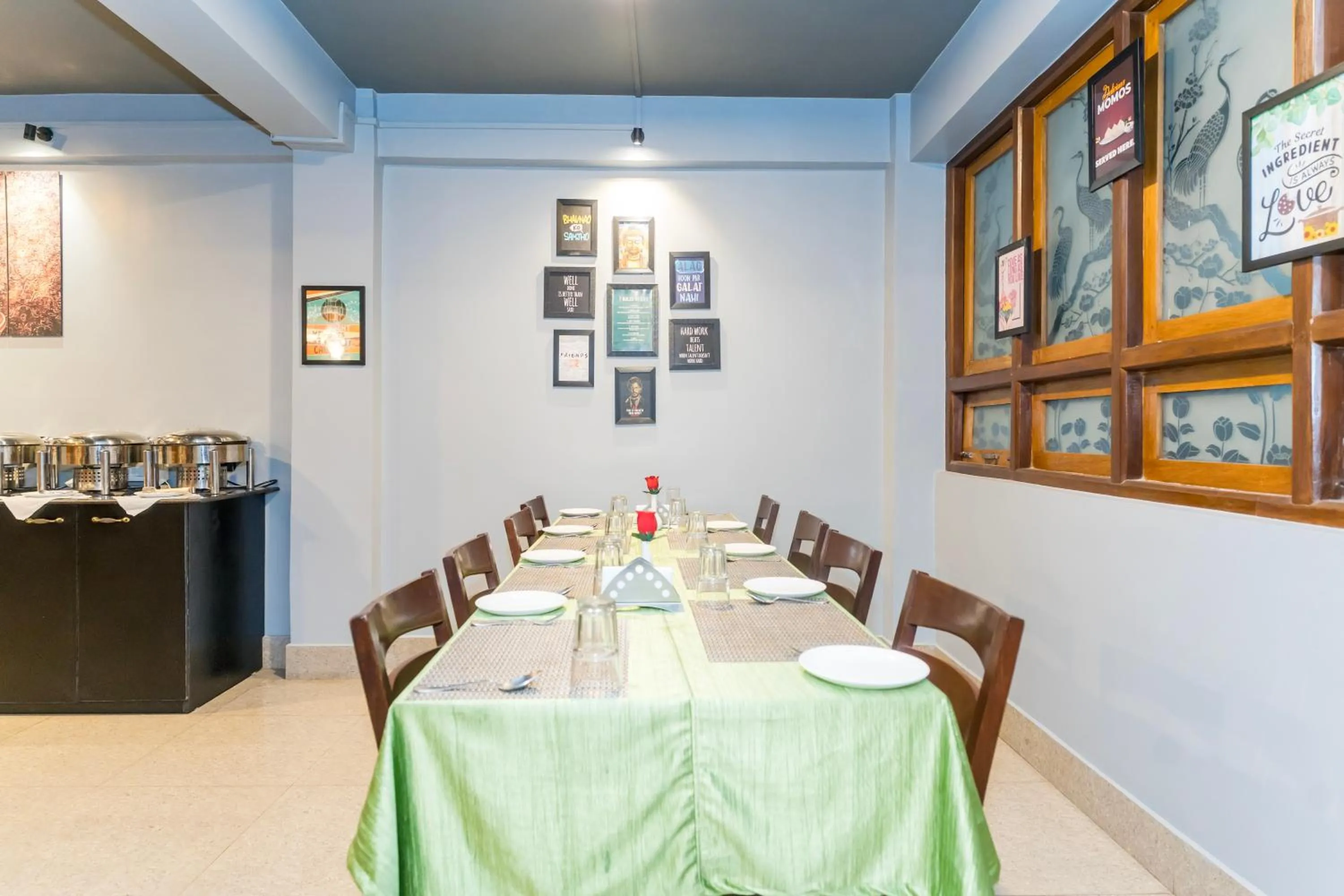 Restaurant/places to eat in Sparrow Juniper Tree 2 min walk To Mg Marg