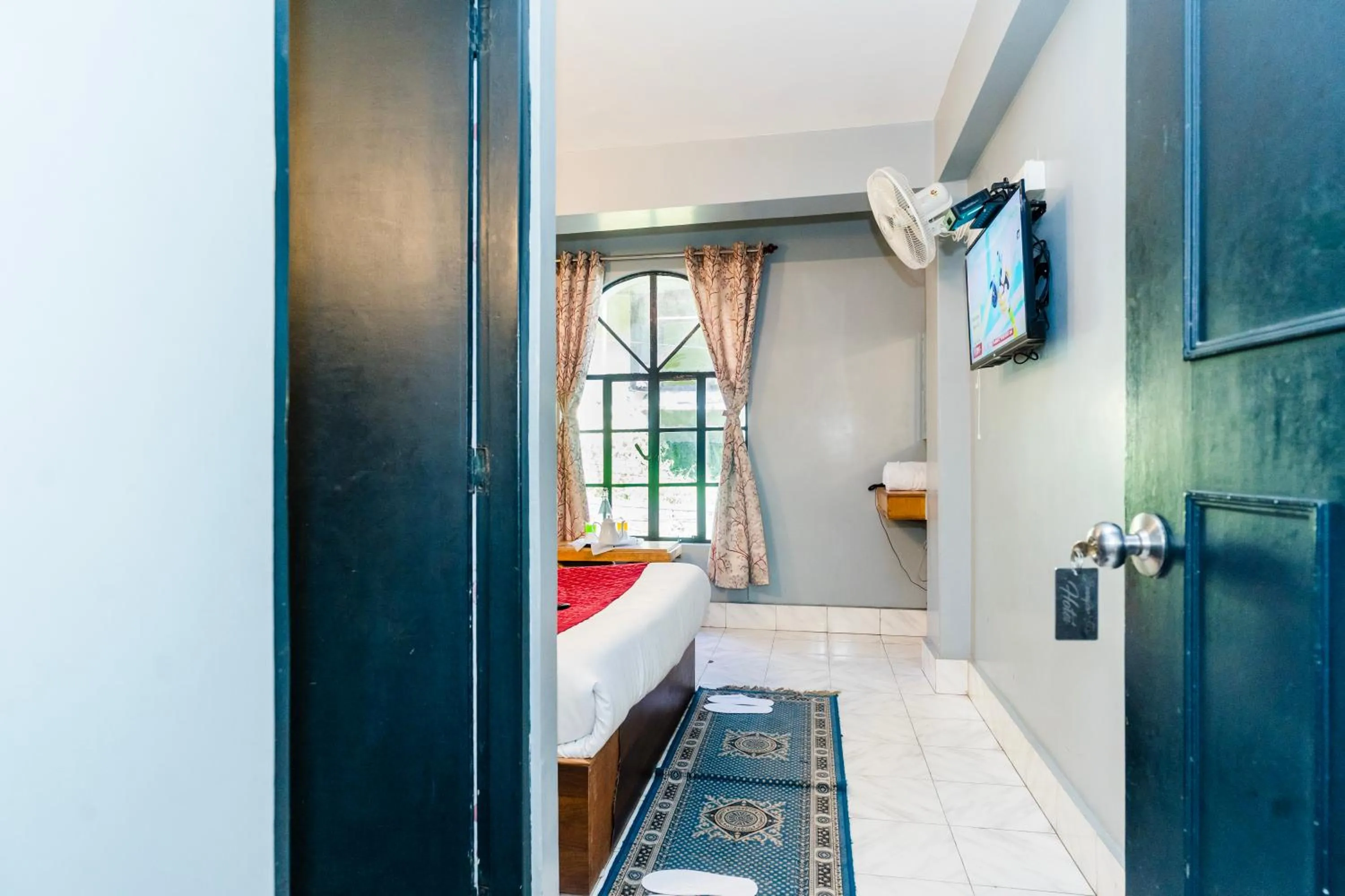 Bed in Sparrow Juniper Tree 2 min walk To Mg Marg