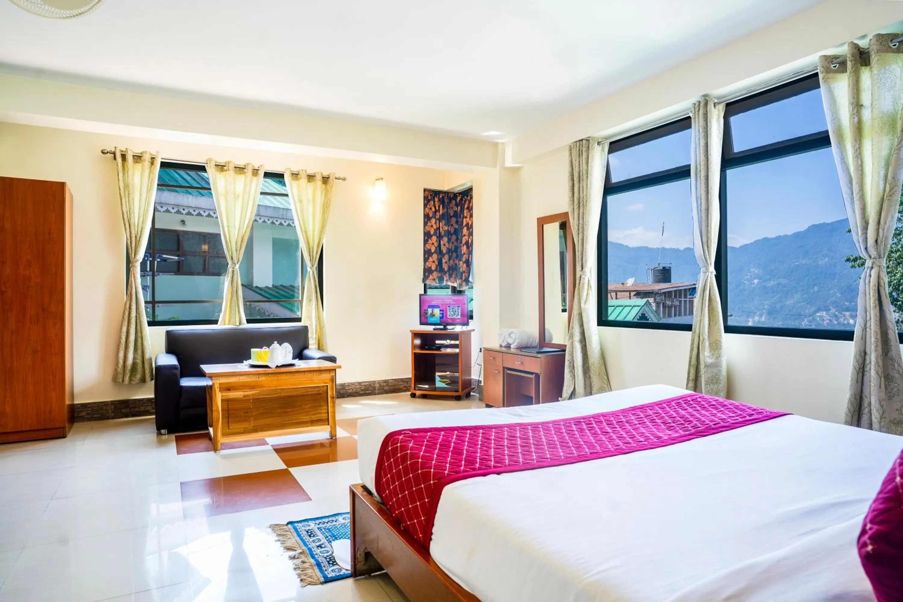 Bed in Sparrow Juniper Tree 2 min walk To Mg Marg