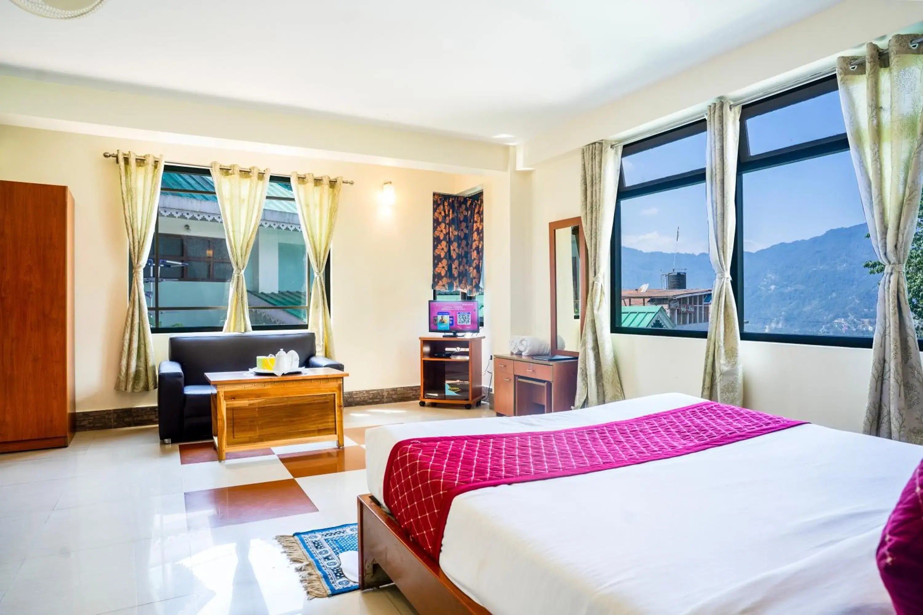 Bed in Sparrow Juniper Tree 2 min walk To Mg Marg Bed in Sparrow Juniper Tree 2 min walk To Mg Marg