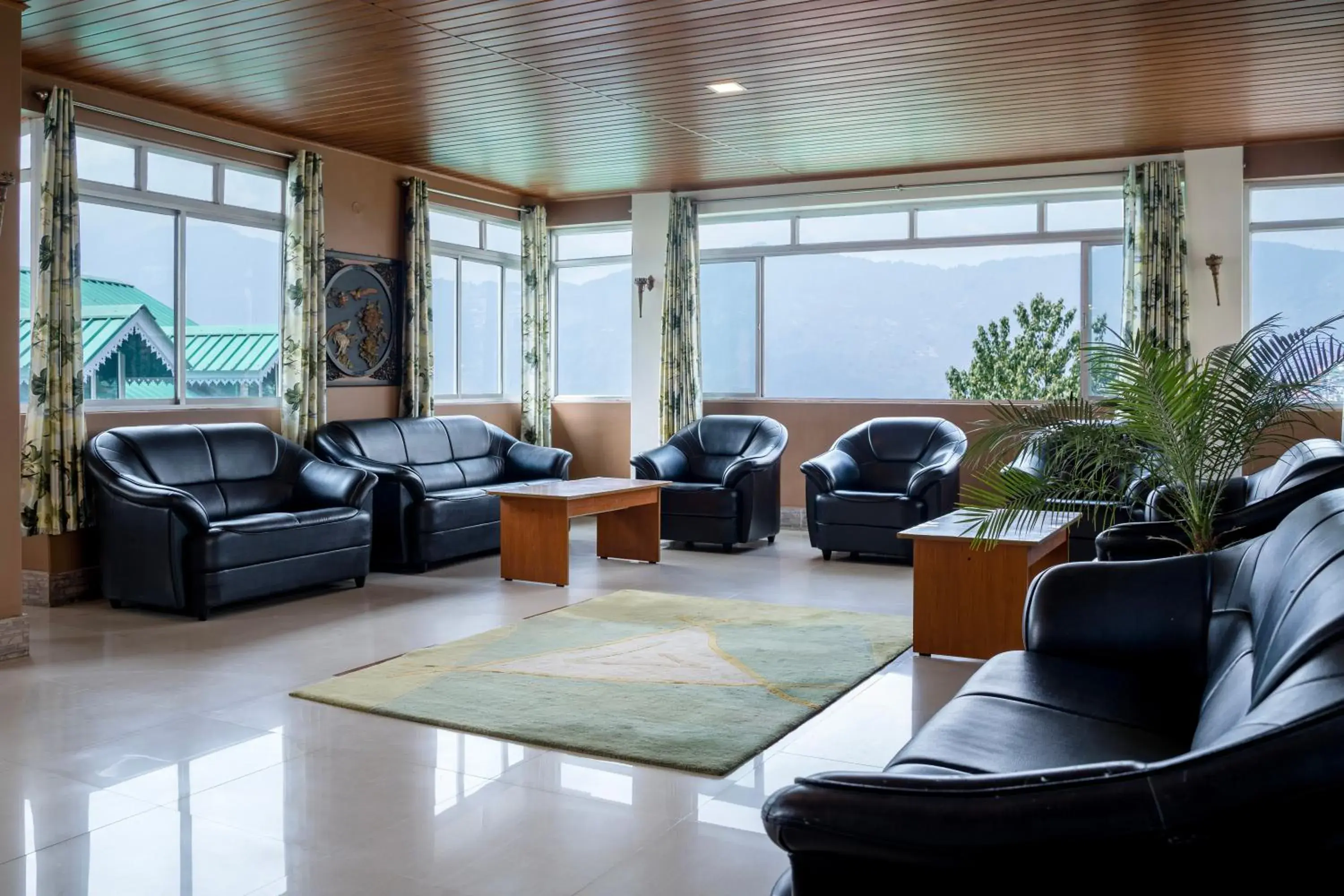 Sparrow Juniper Tree 2 min walk To Mg Marg Sparrow Juniper Tree 2 min walk To Mg Marg