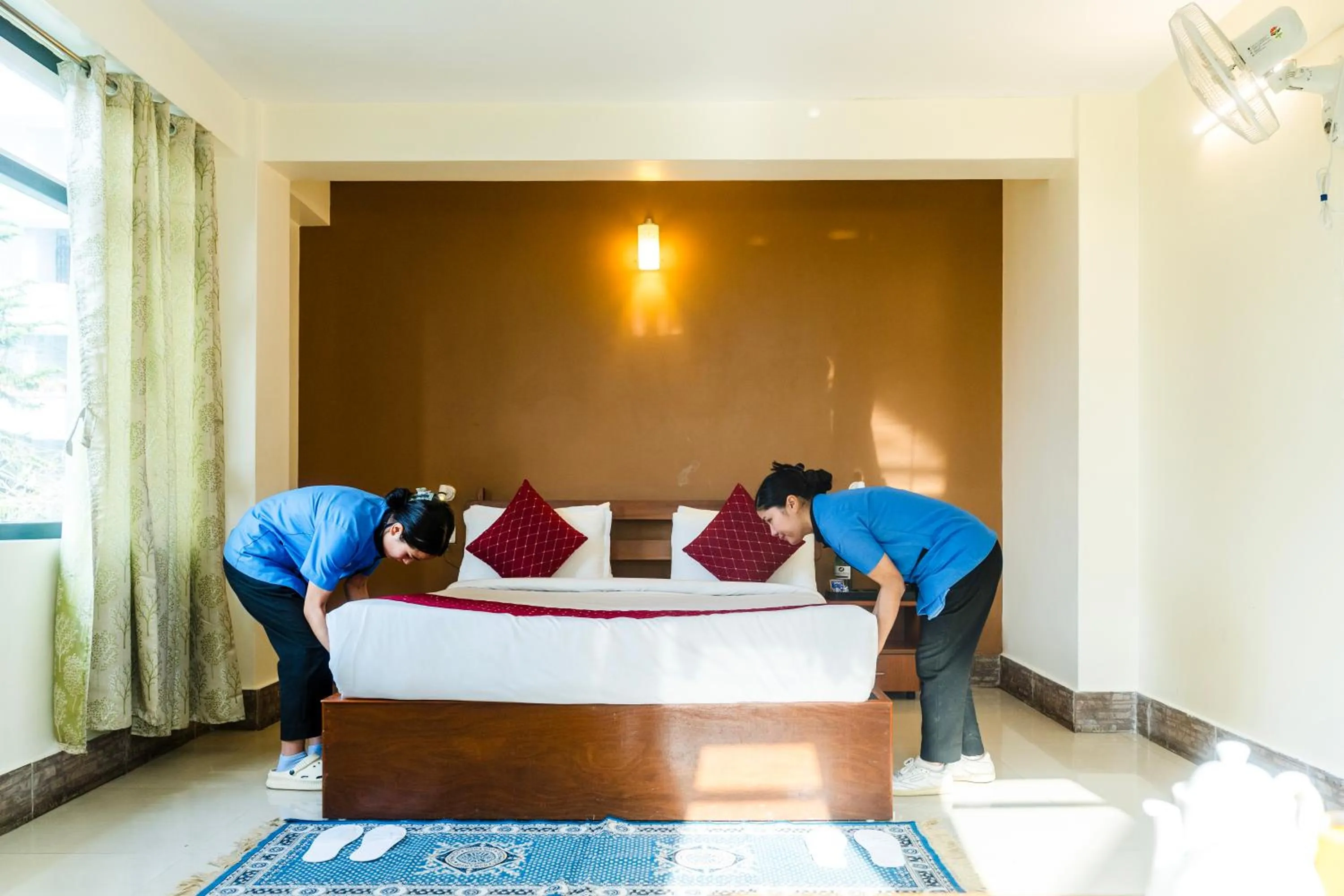 Bed in Sparrow Juniper Tree 2 min walk To Mg Marg