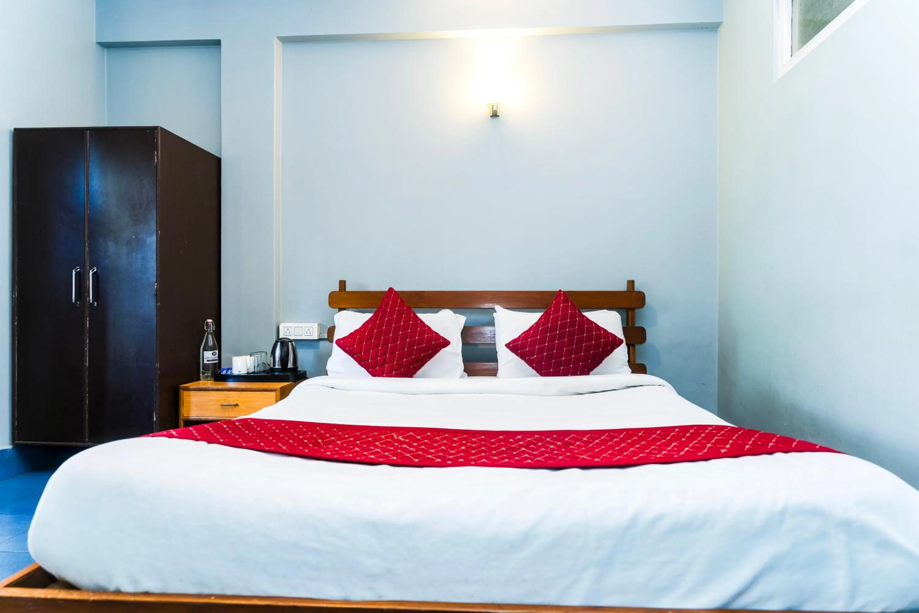 Bed in Sparrow Juniper Tree 2 min walk To Mg Marg