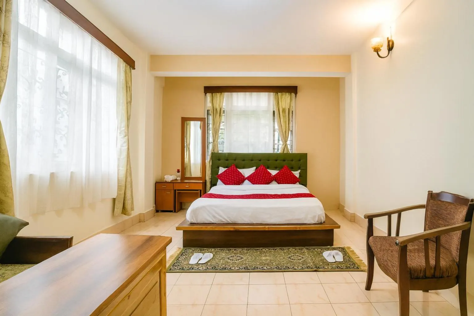 Bed in Sparrow Juniper Tree 2 min walk To Mg Marg