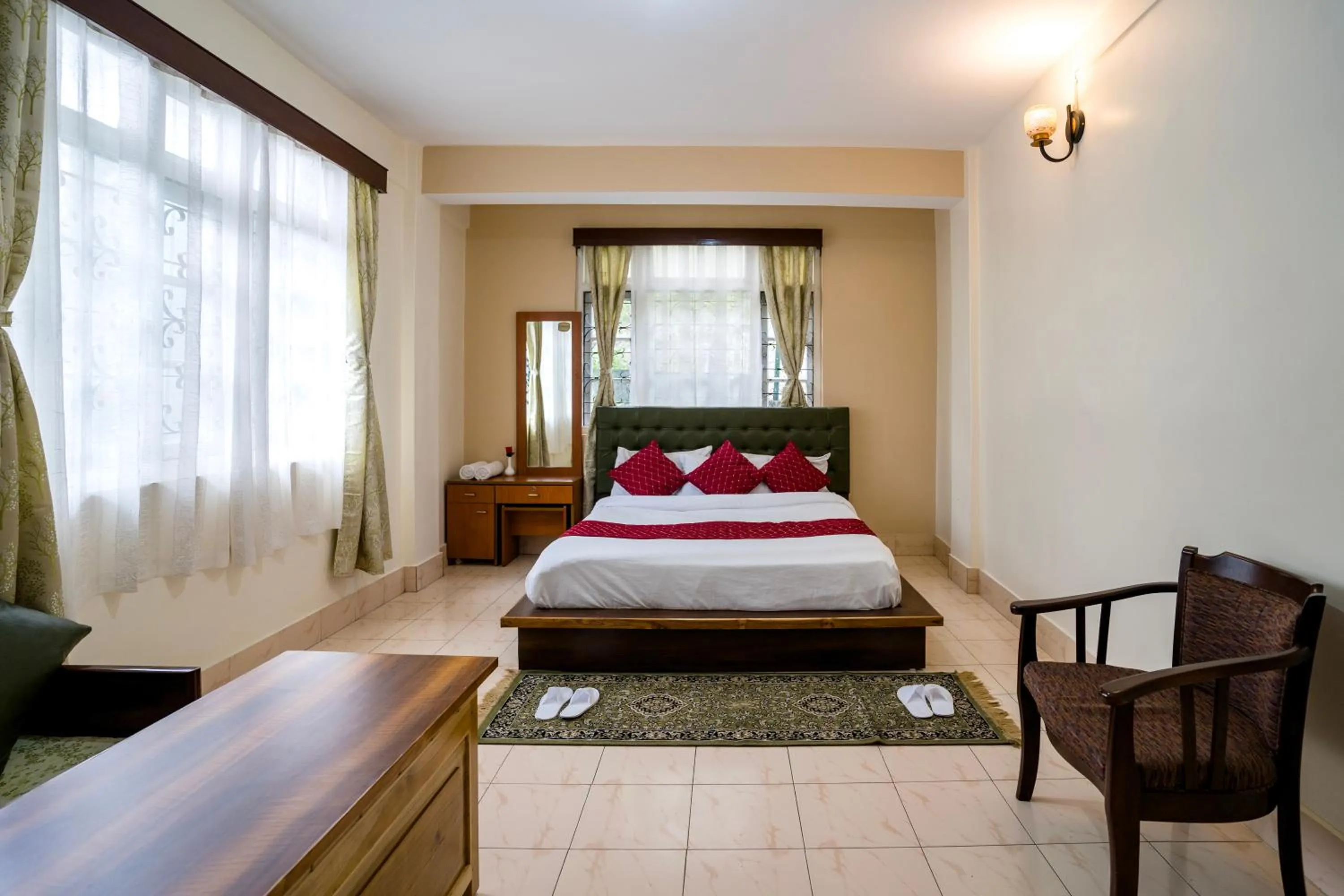 Bed in Sparrow Juniper Tree 2 min walk To Mg Marg