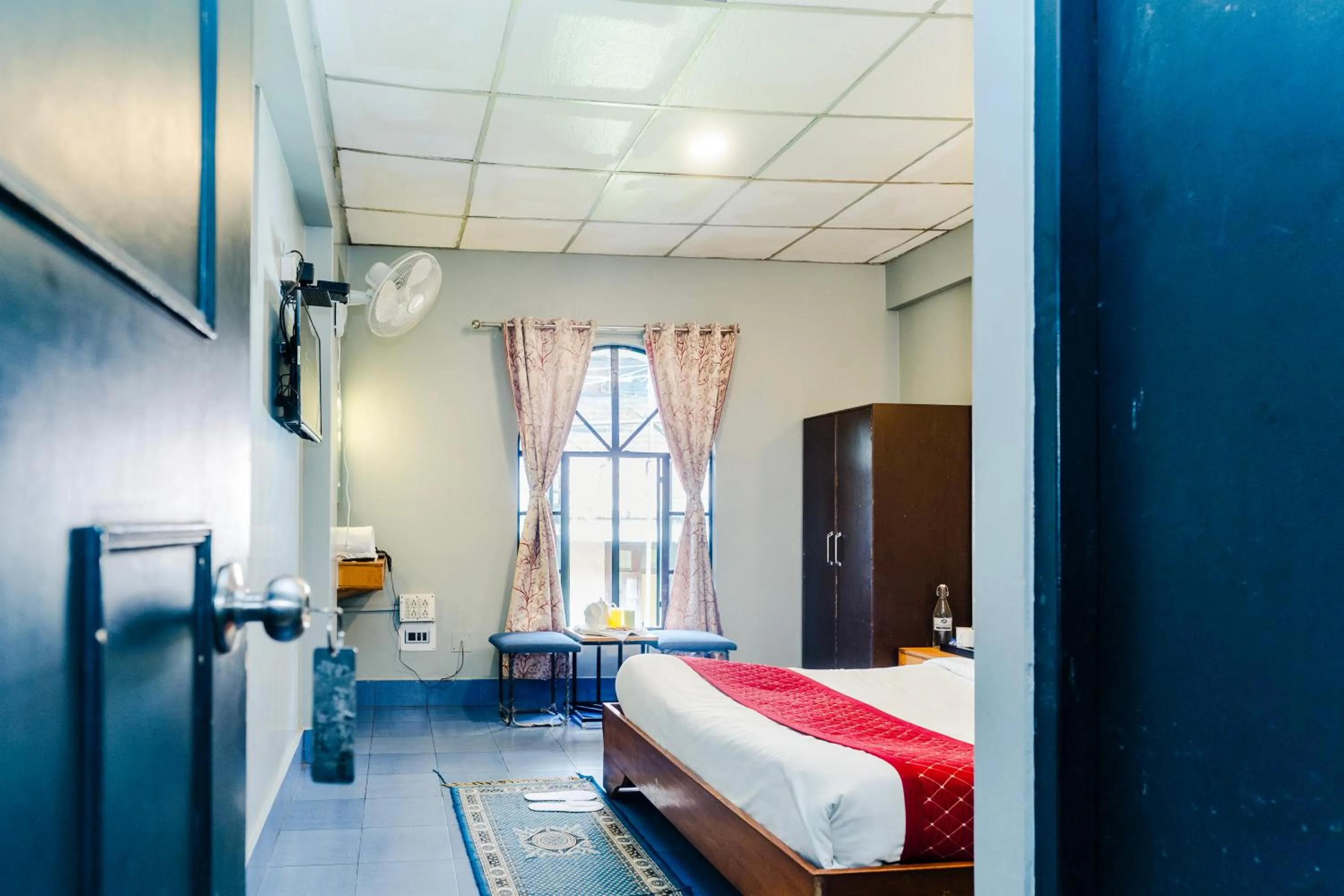 Bed in Sparrow Juniper Tree 2 min walk To Mg Marg