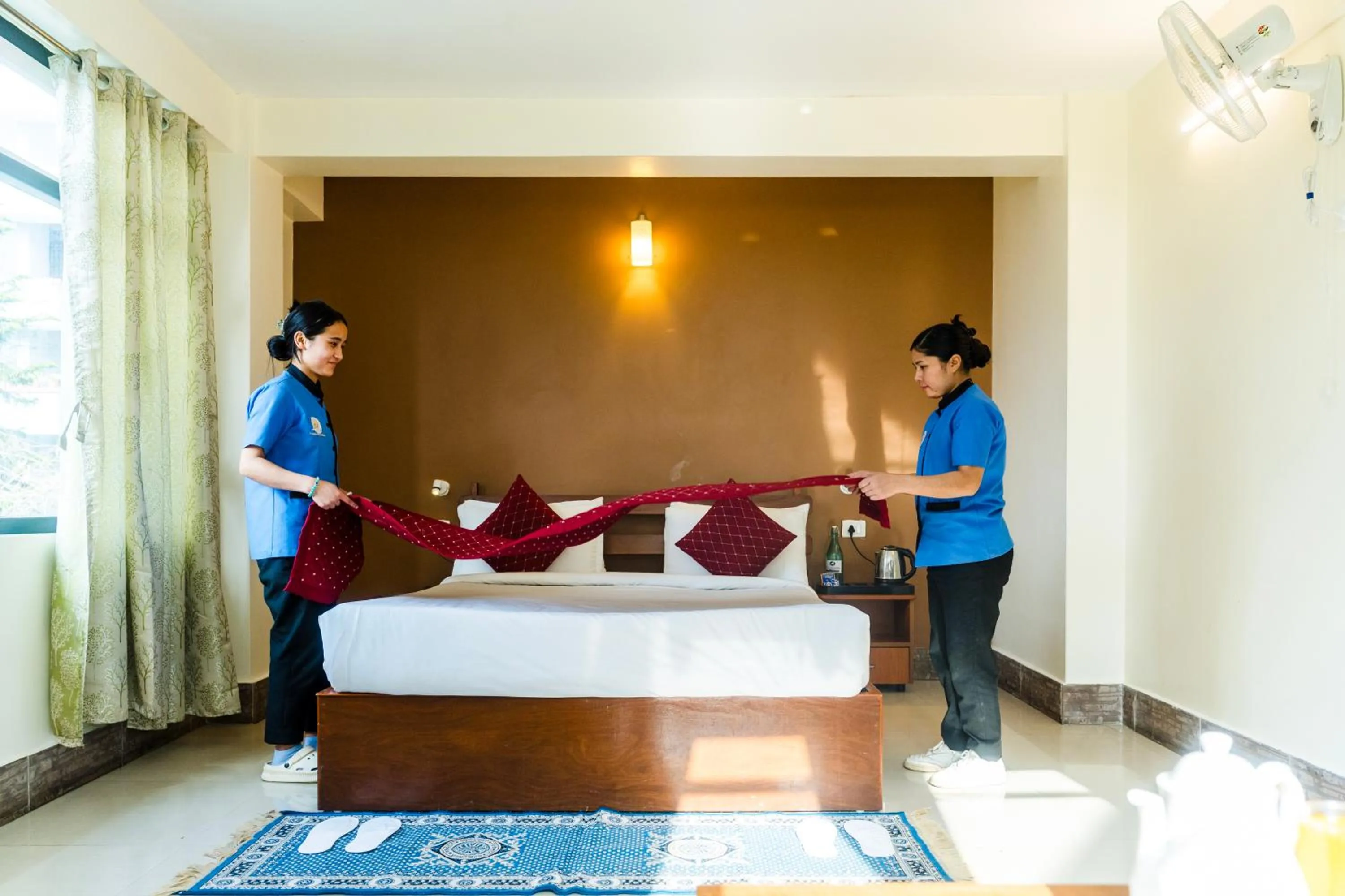 Bed in Sparrow Juniper Tree 2 min walk To Mg Marg