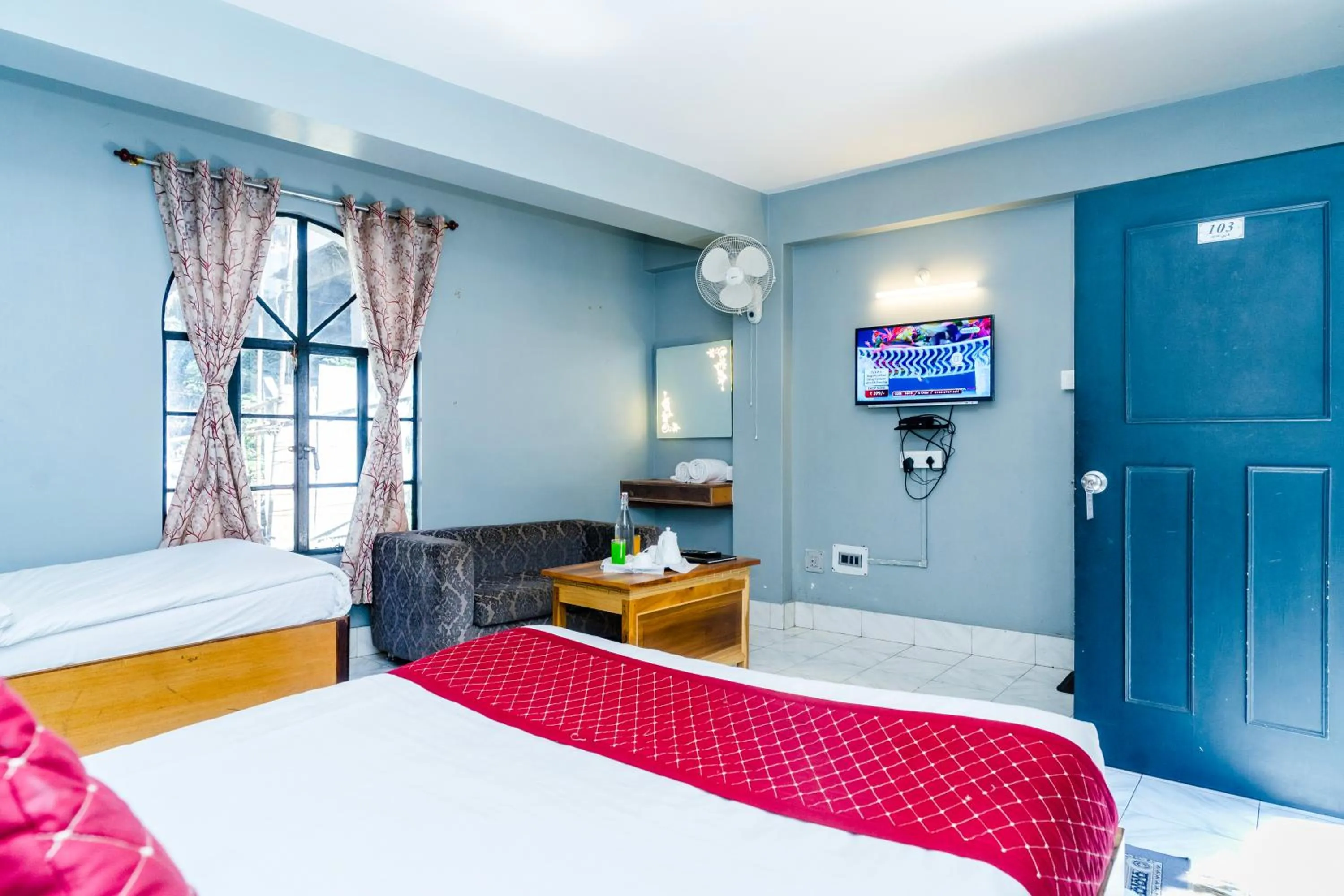 Bed in Sparrow Juniper Tree 2 min walk To Mg Marg