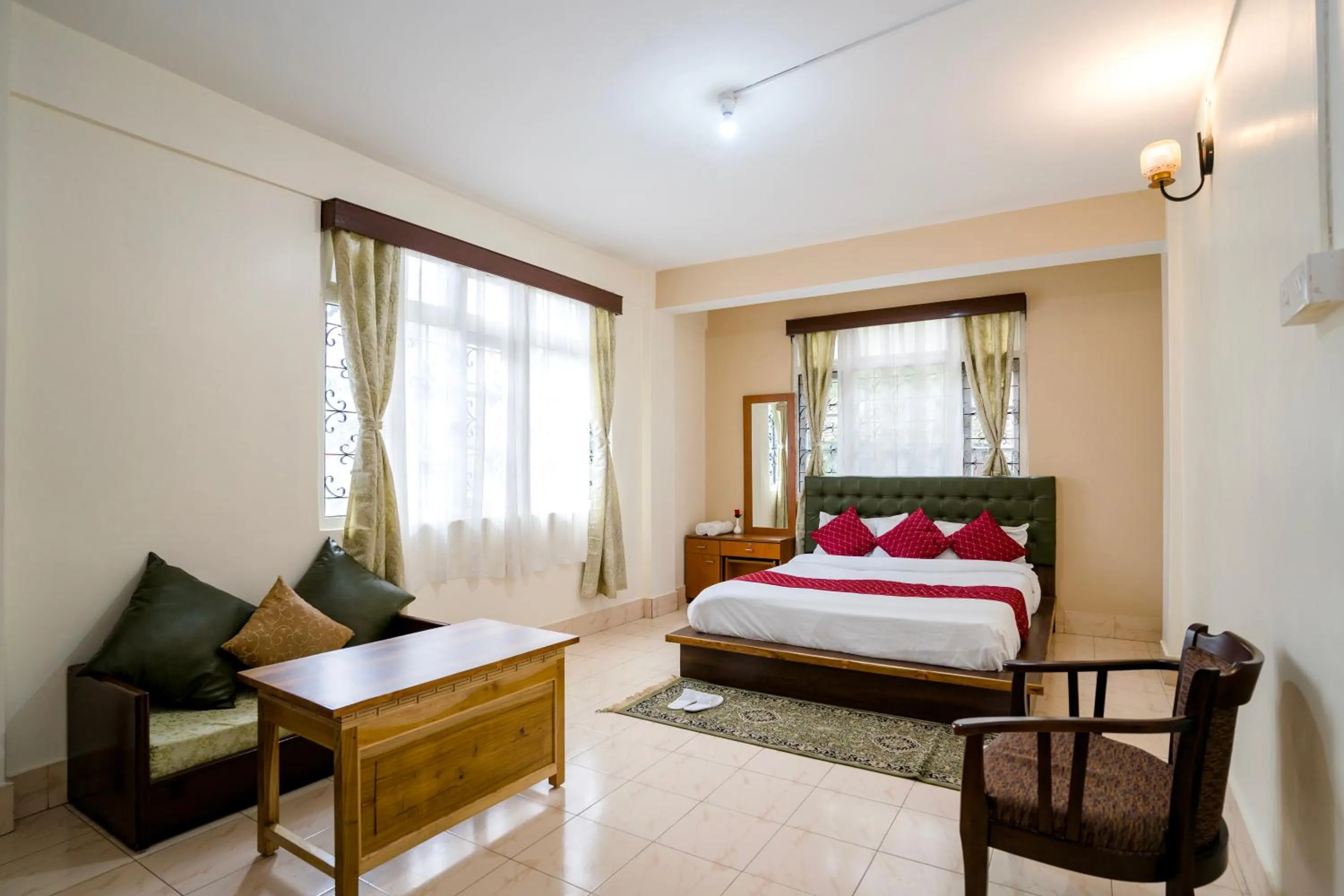 Bed in Sparrow Juniper Tree 2 min walk To Mg Marg