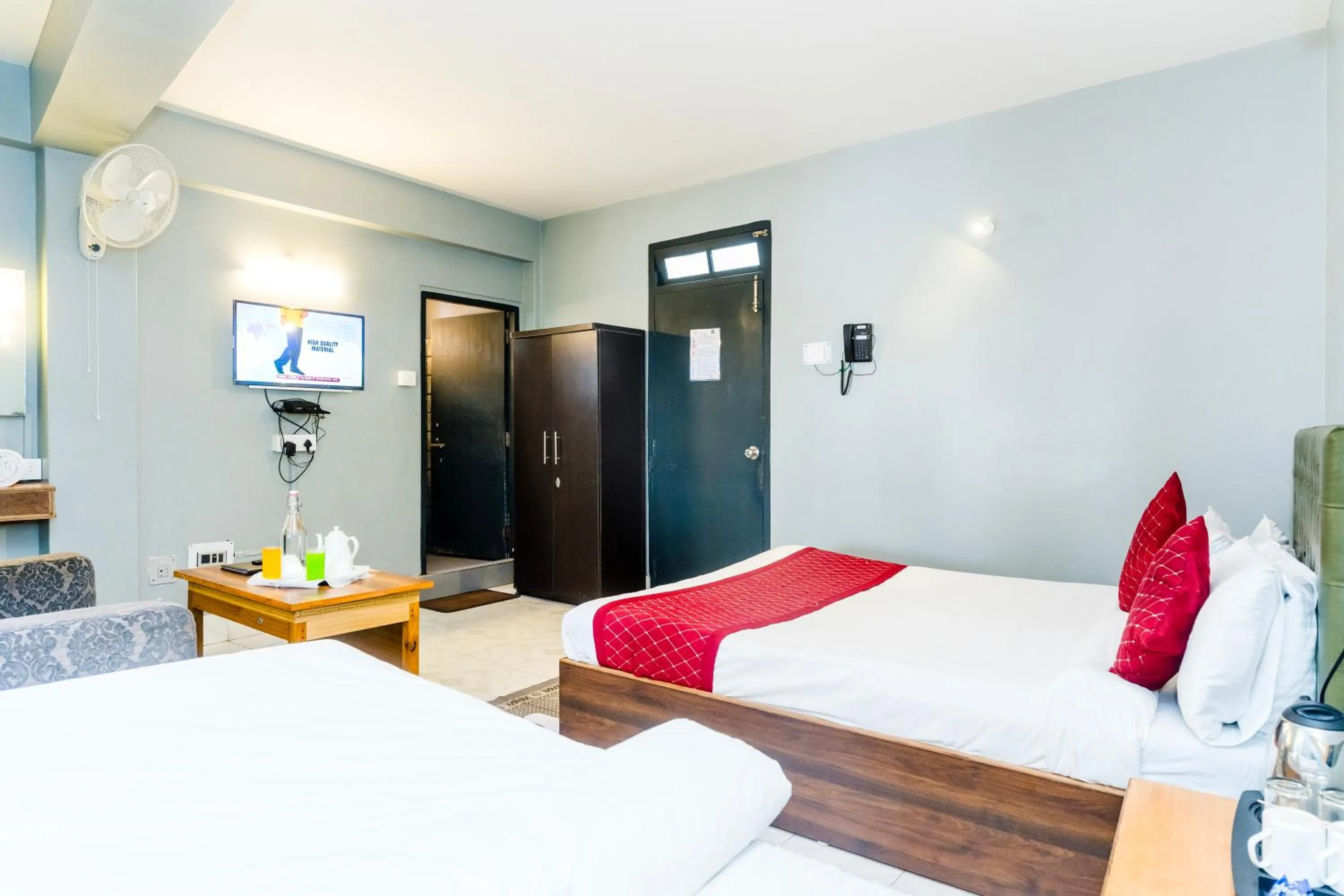 Bed in Sparrow Juniper Tree 2 min walk To Mg Marg