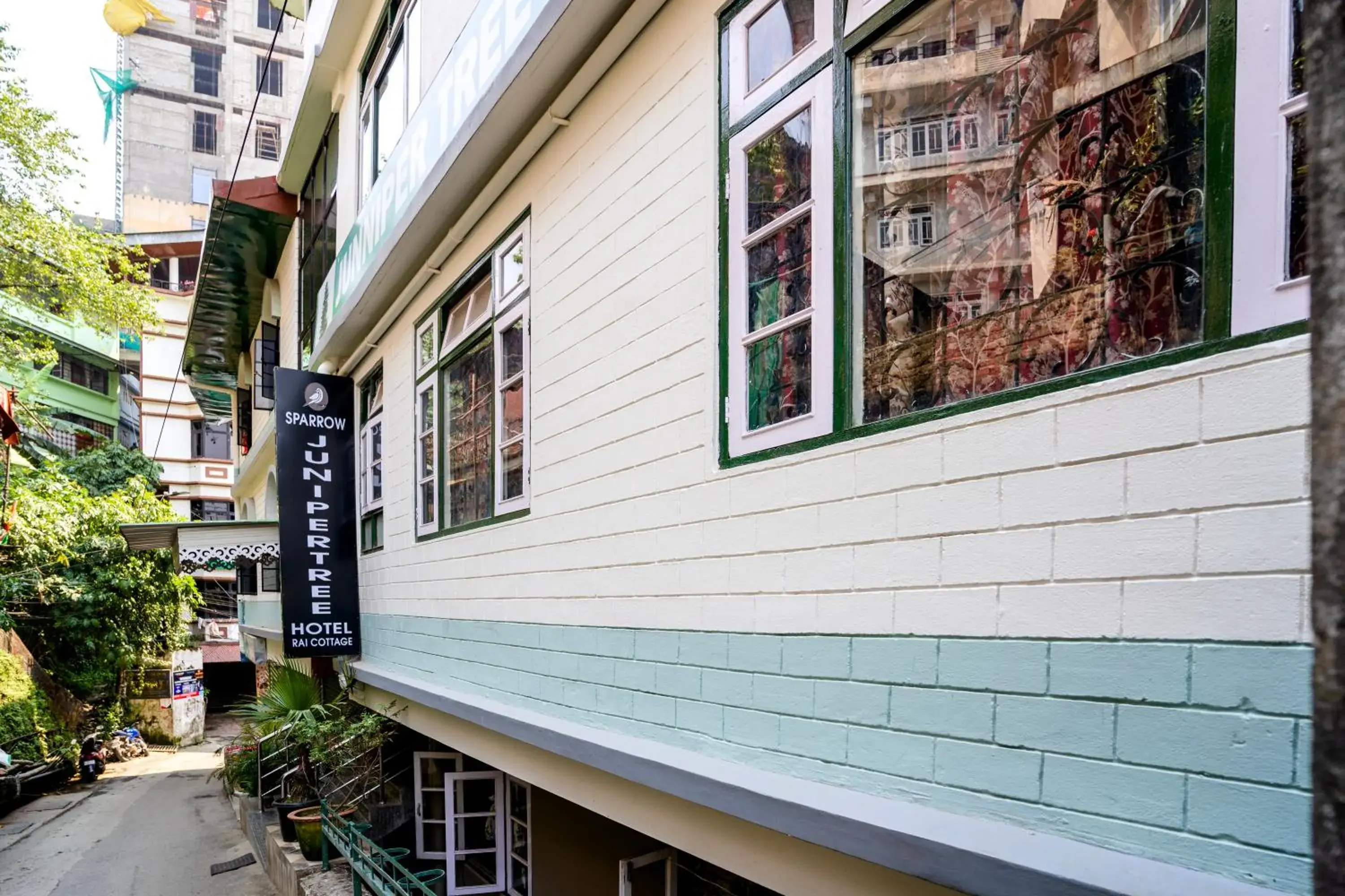 Property building in Sparrow Juniper Tree 2 min walk To Mg Marg Property building in Sparrow Juniper Tree 2 min walk To Mg Marg