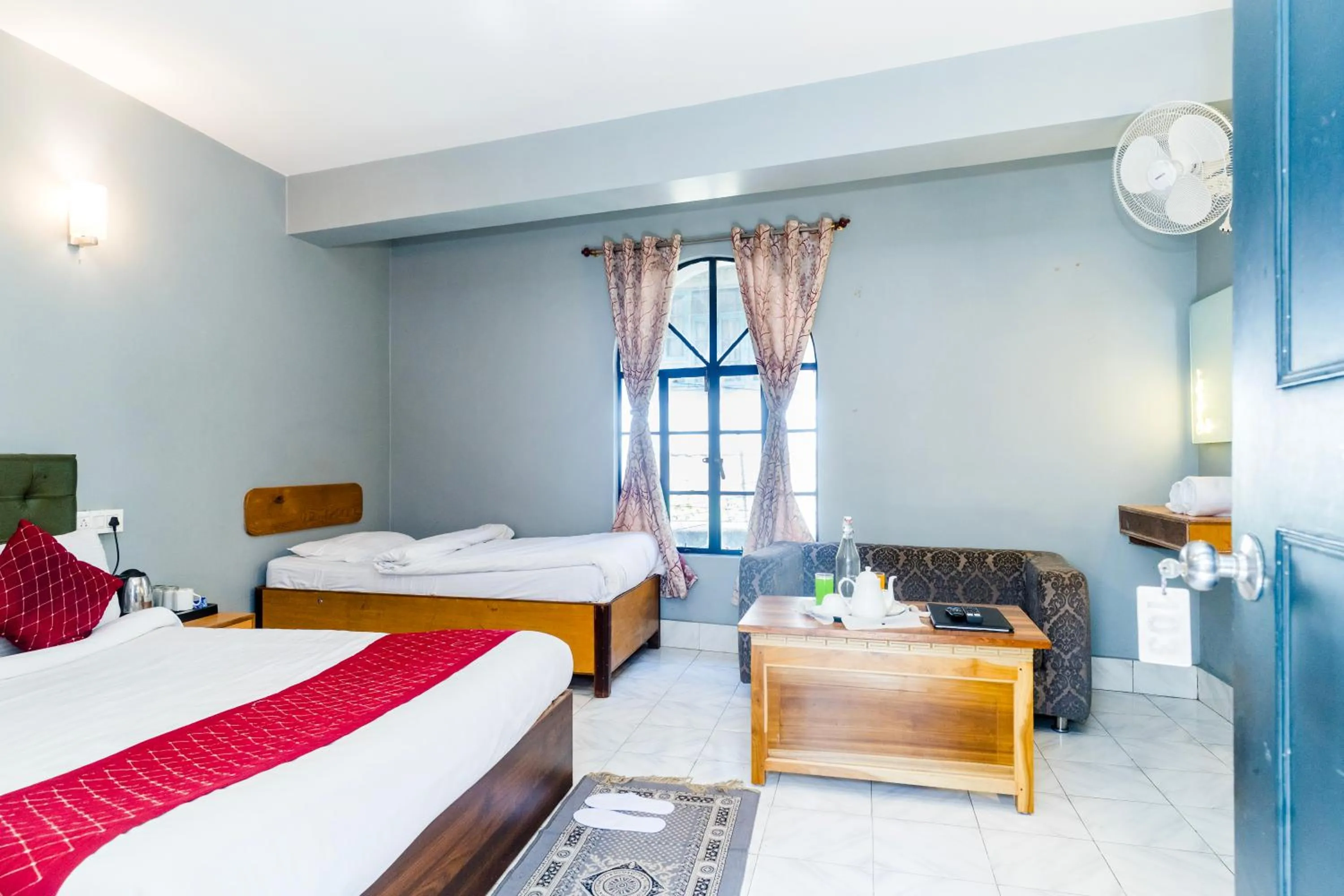 Bed in Sparrow Juniper Tree 2 min walk To Mg Marg