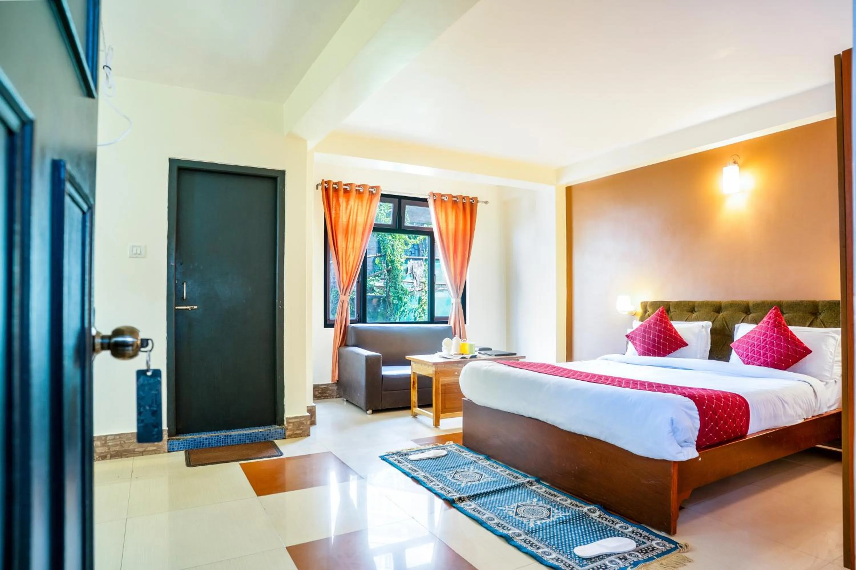 Bed in Sparrow Juniper Tree 2 min walk To Mg Marg