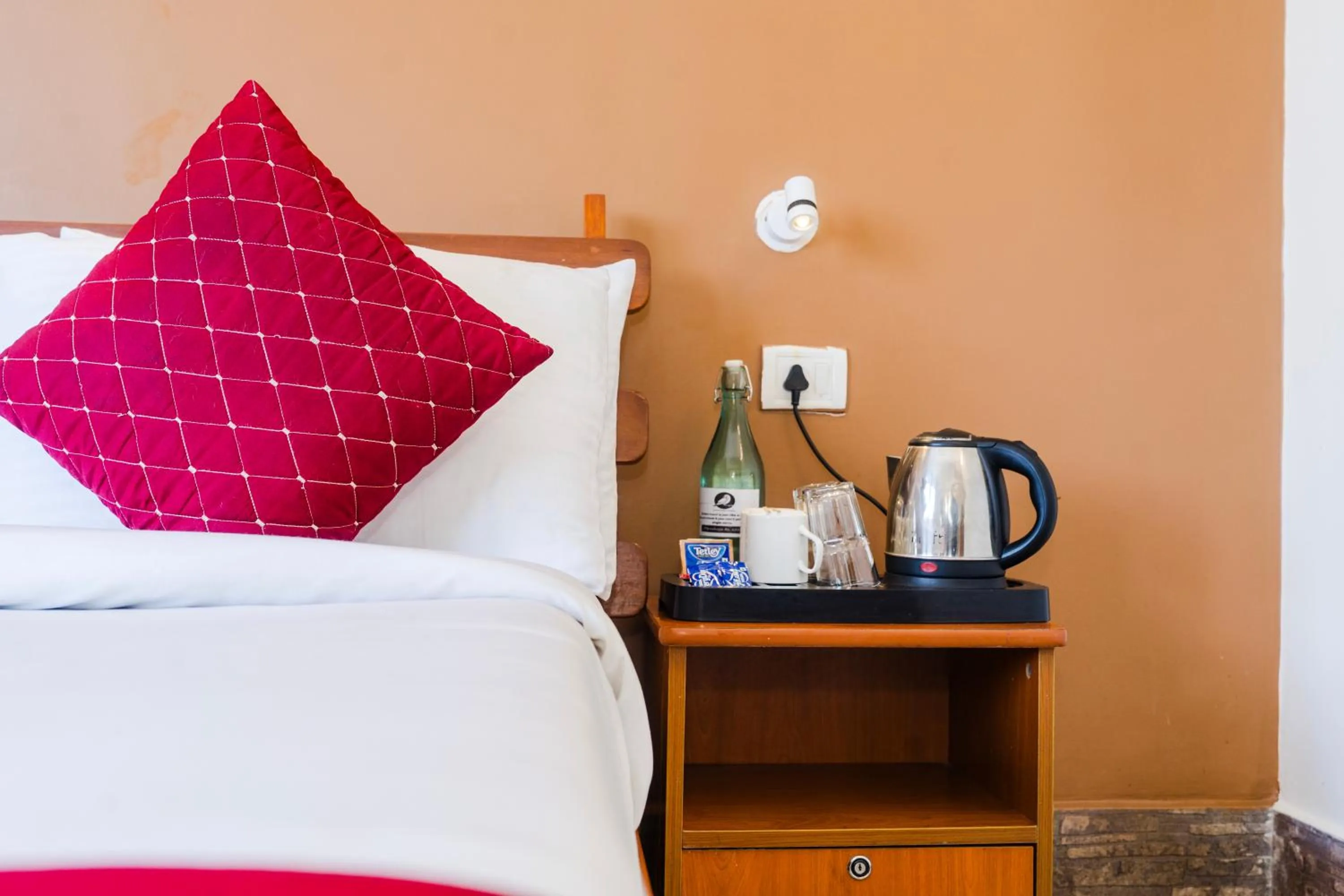 Bed in Sparrow Juniper Tree 2 min walk To Mg Marg