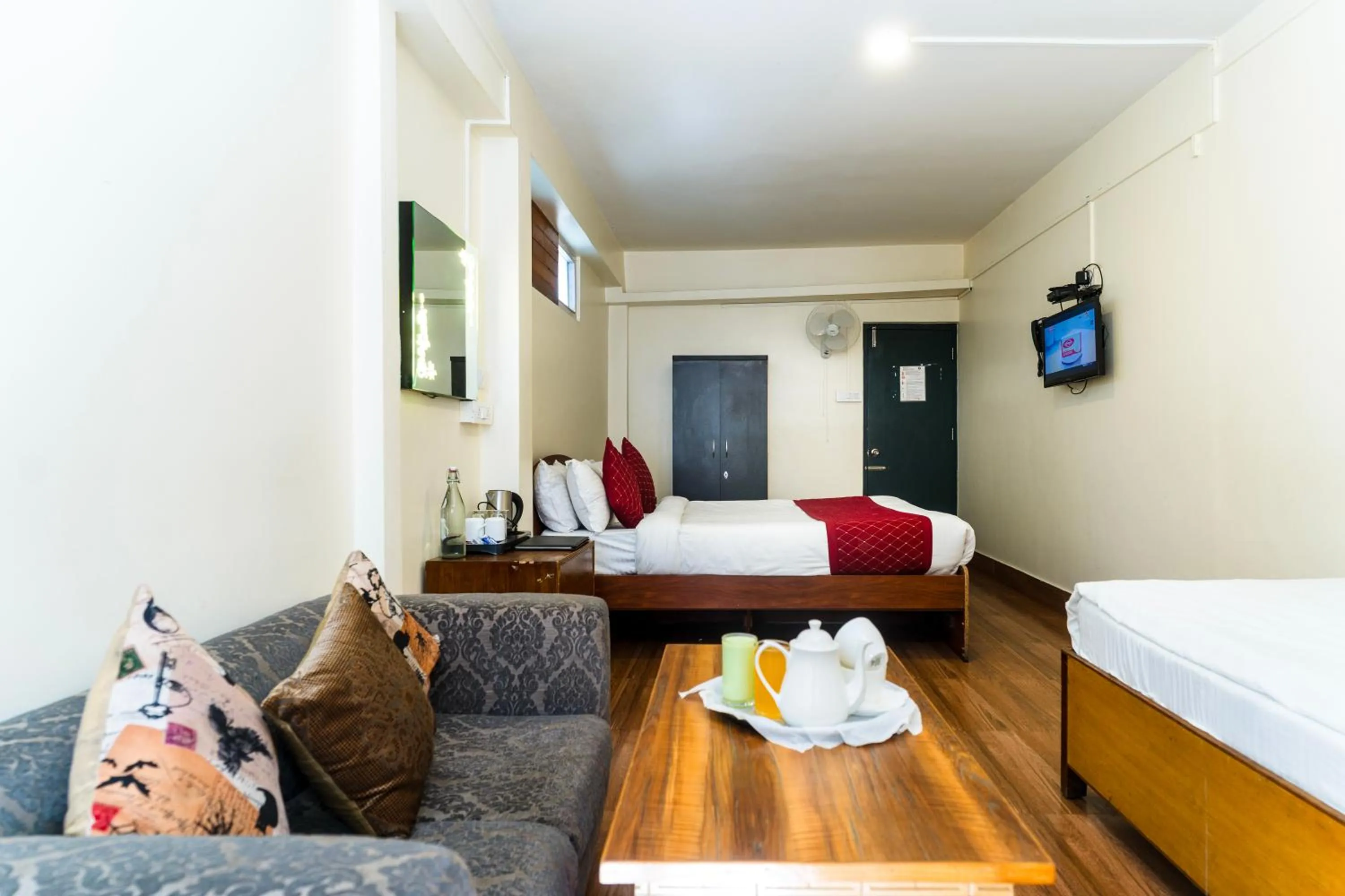 Bed in Sparrow Juniper Tree 2 min walk To Mg Marg