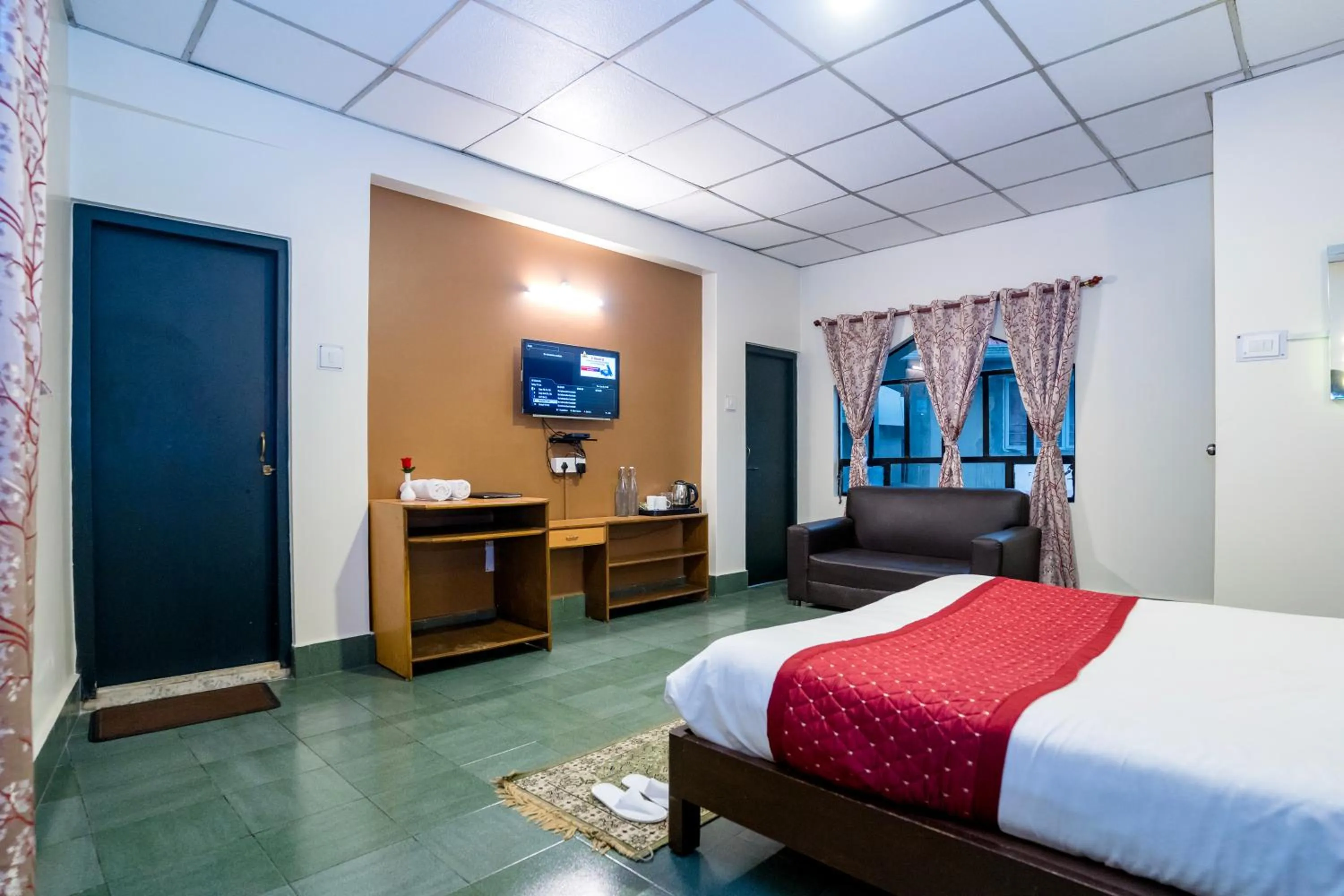 Bed in Sparrow Juniper Tree 2 min walk To Mg Marg