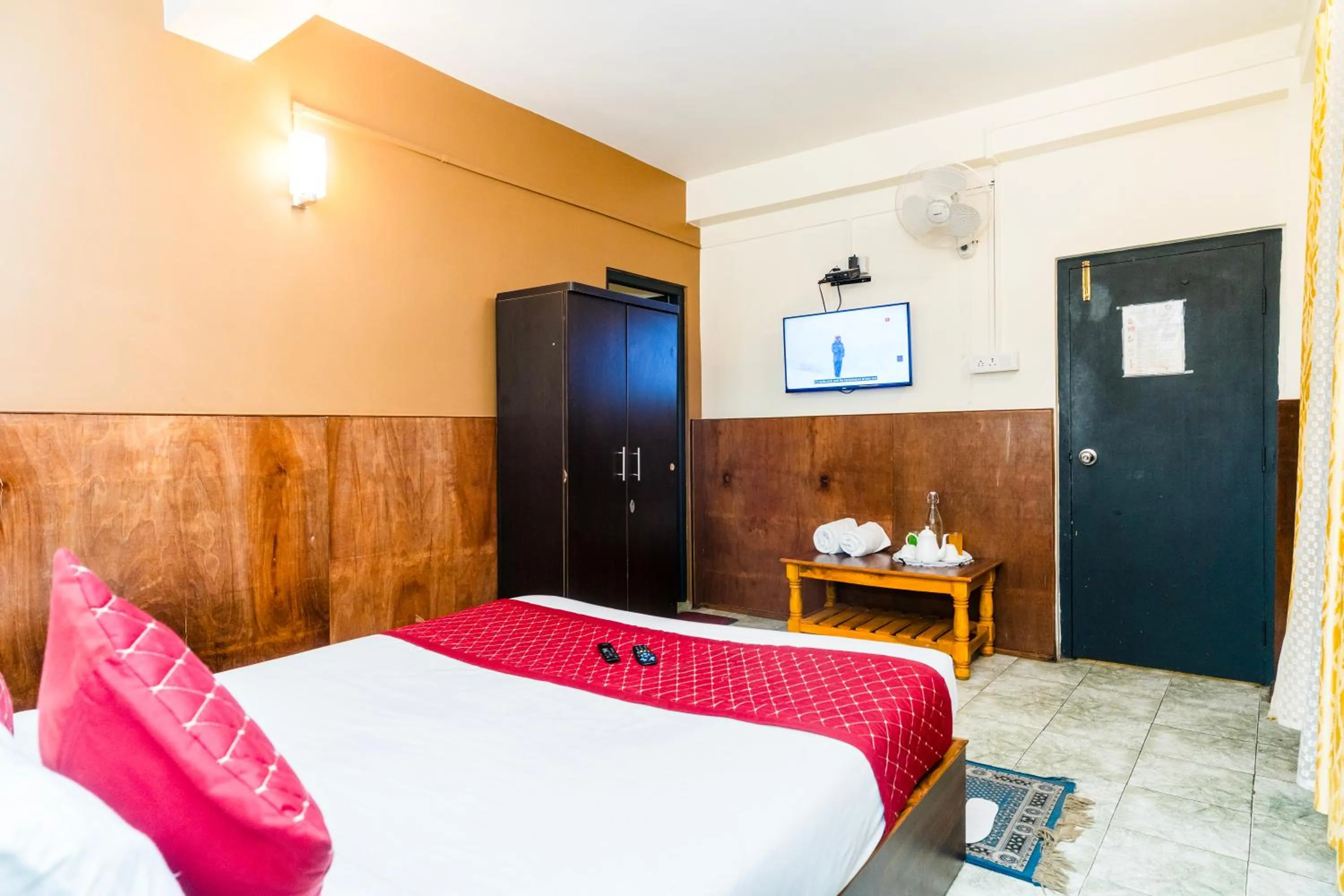 Bed in Sparrow Juniper Tree 2 min walk To Mg Marg