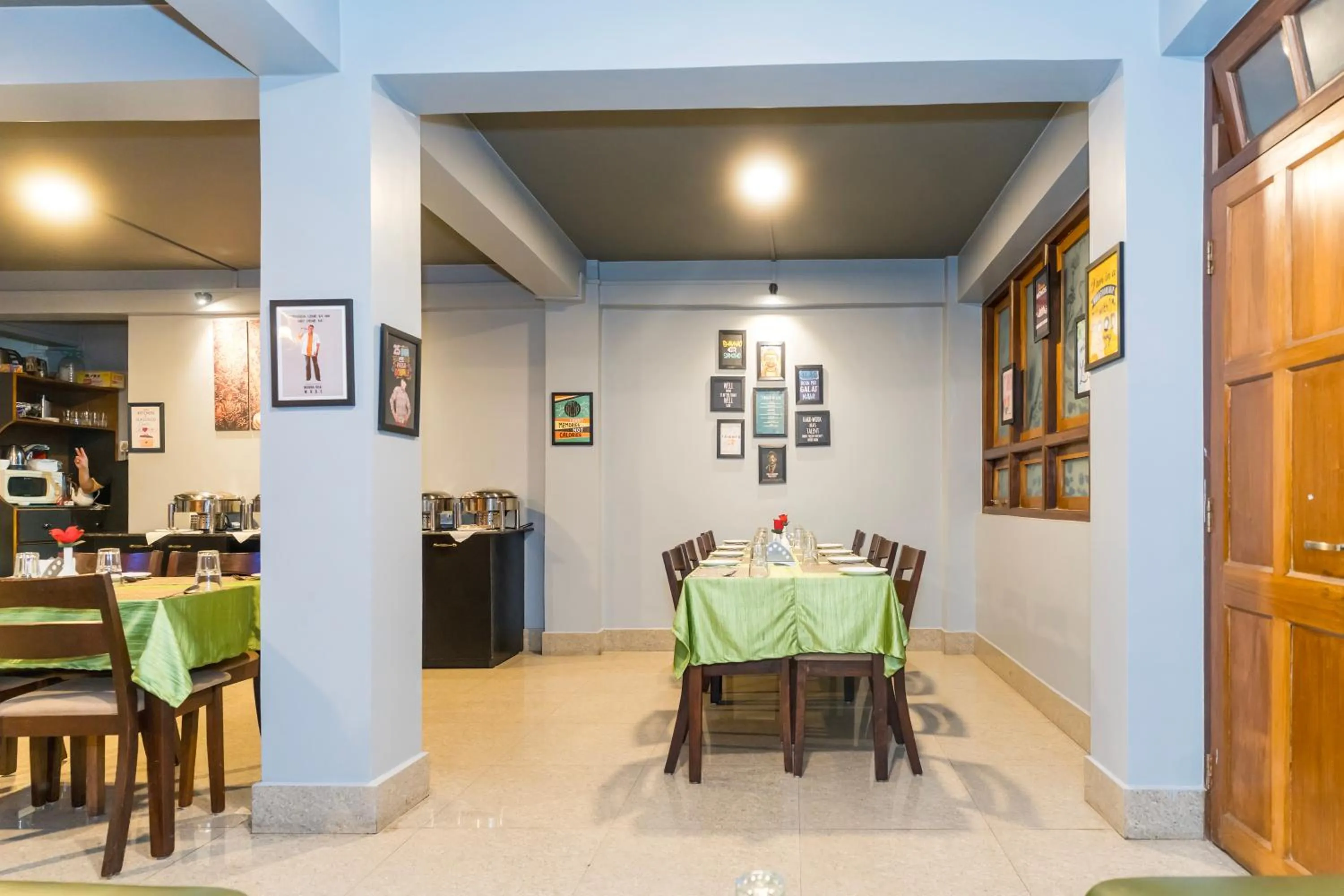 Restaurant/places to eat in Sparrow Juniper Tree 2 min walk To Mg Marg