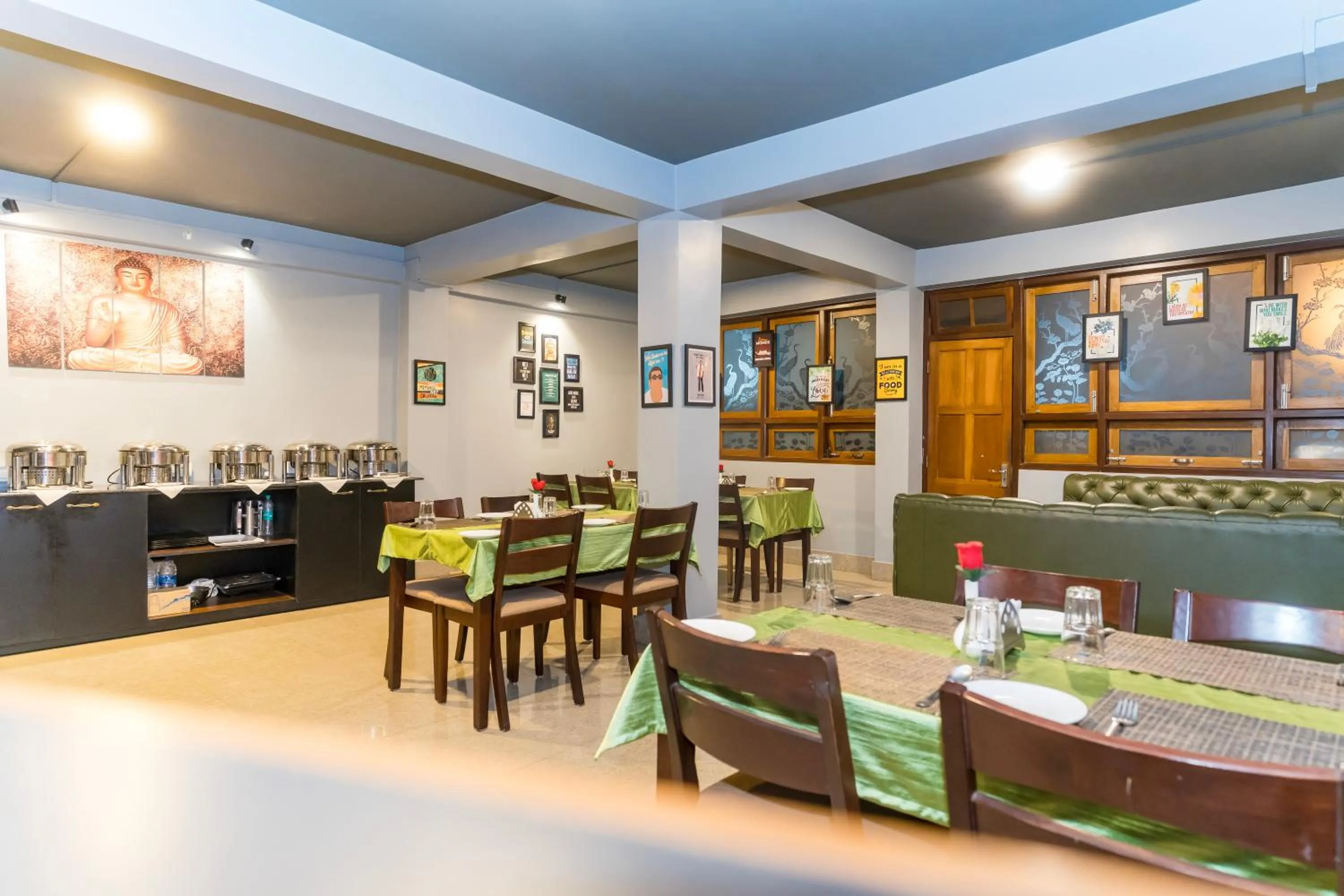 Restaurant/places to eat in Sparrow Juniper Tree 2 min walk To Mg Marg